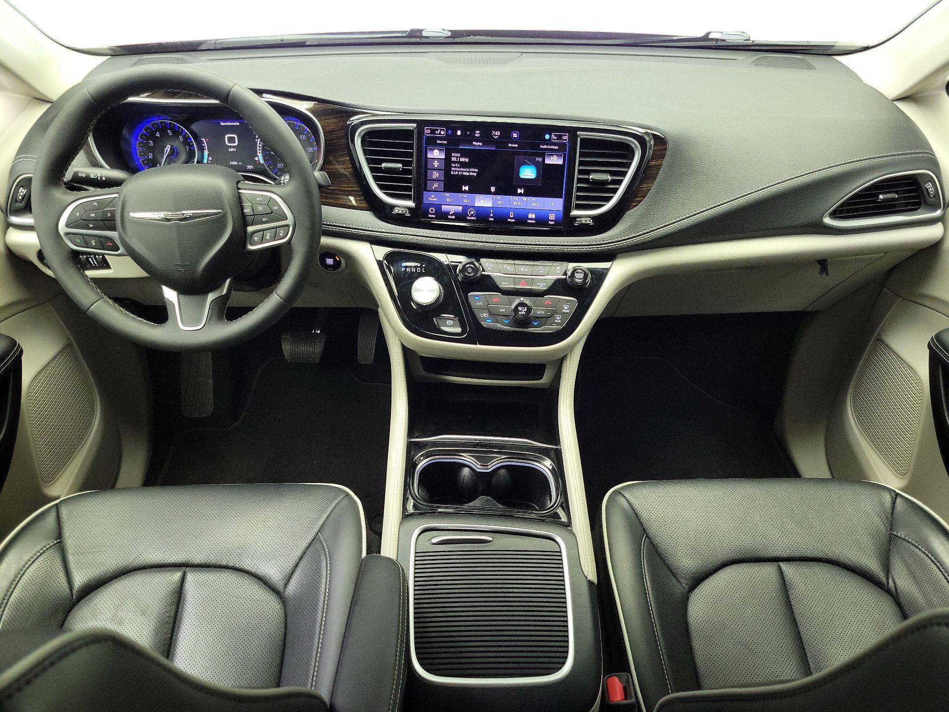 Thumbnail: 2023 Chrysler Pacifica - 9