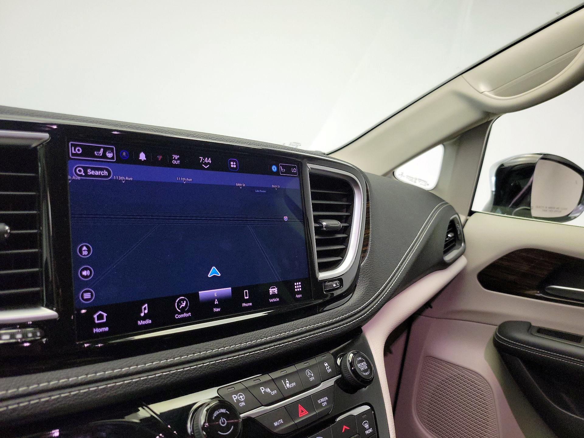 Thumbnail: 2023 Chrysler Pacifica - 14