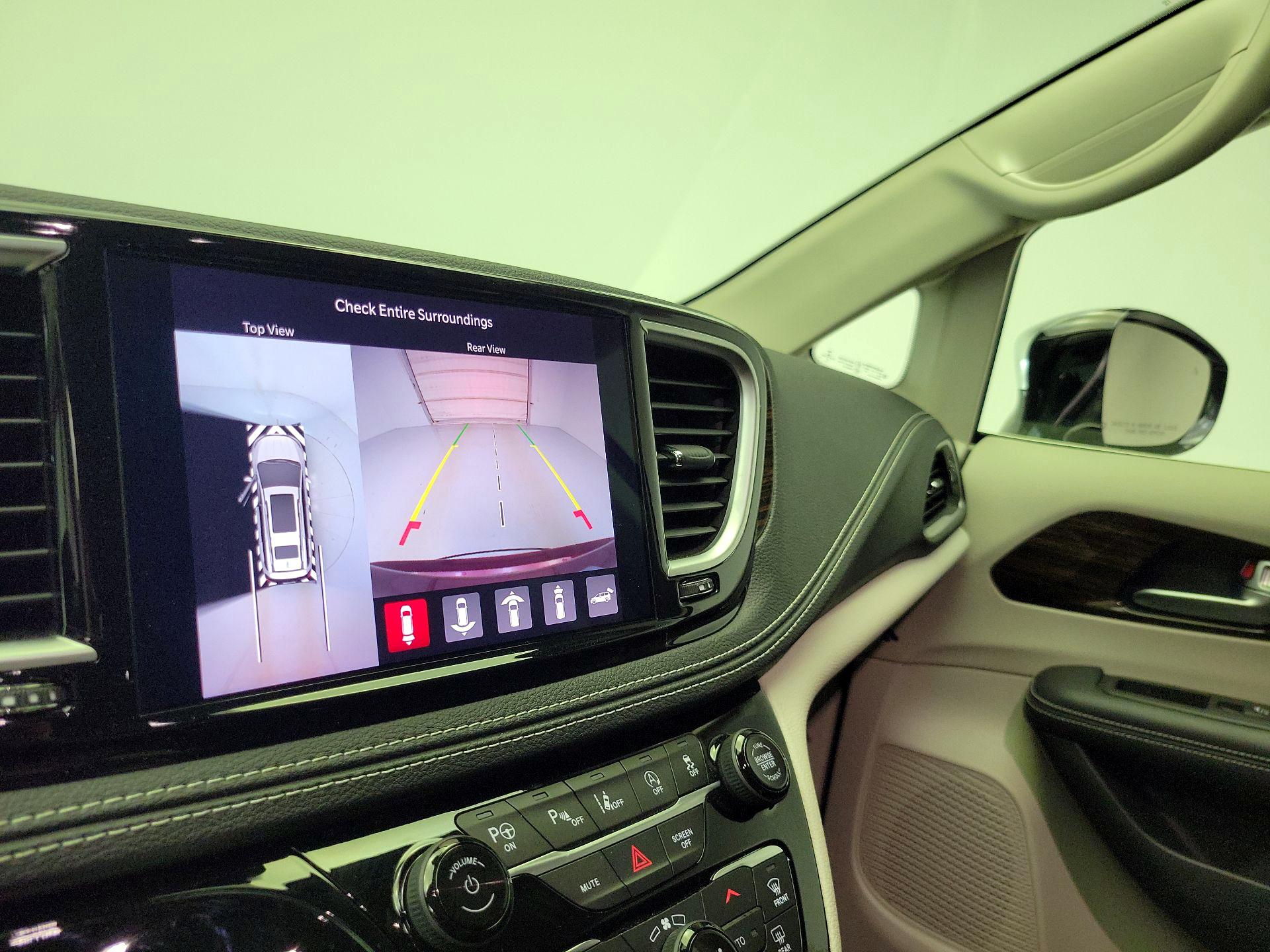 Thumbnail: 2023 Chrysler Pacifica - 15
