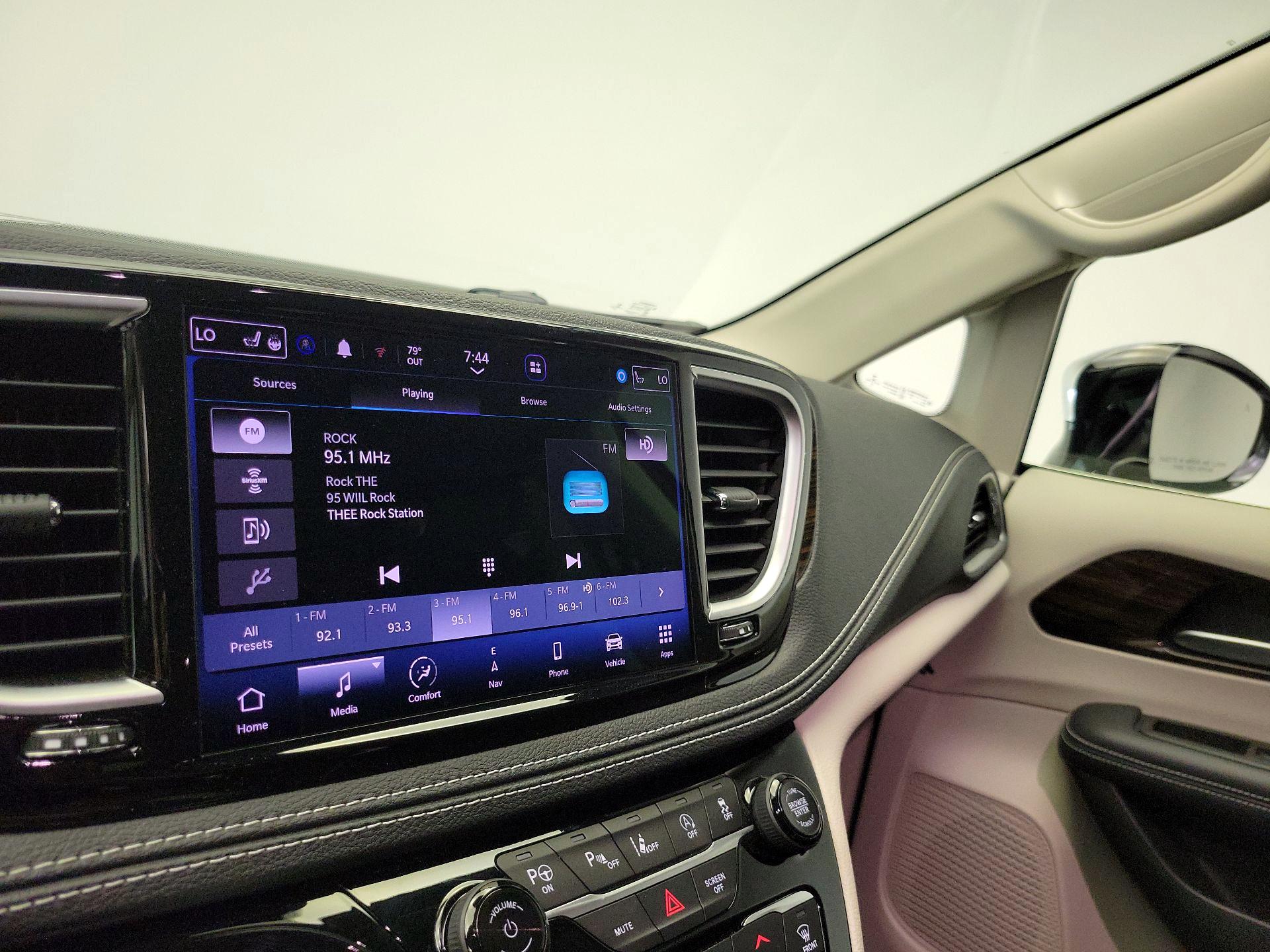 Thumbnail: 2023 Chrysler Pacifica - 16
