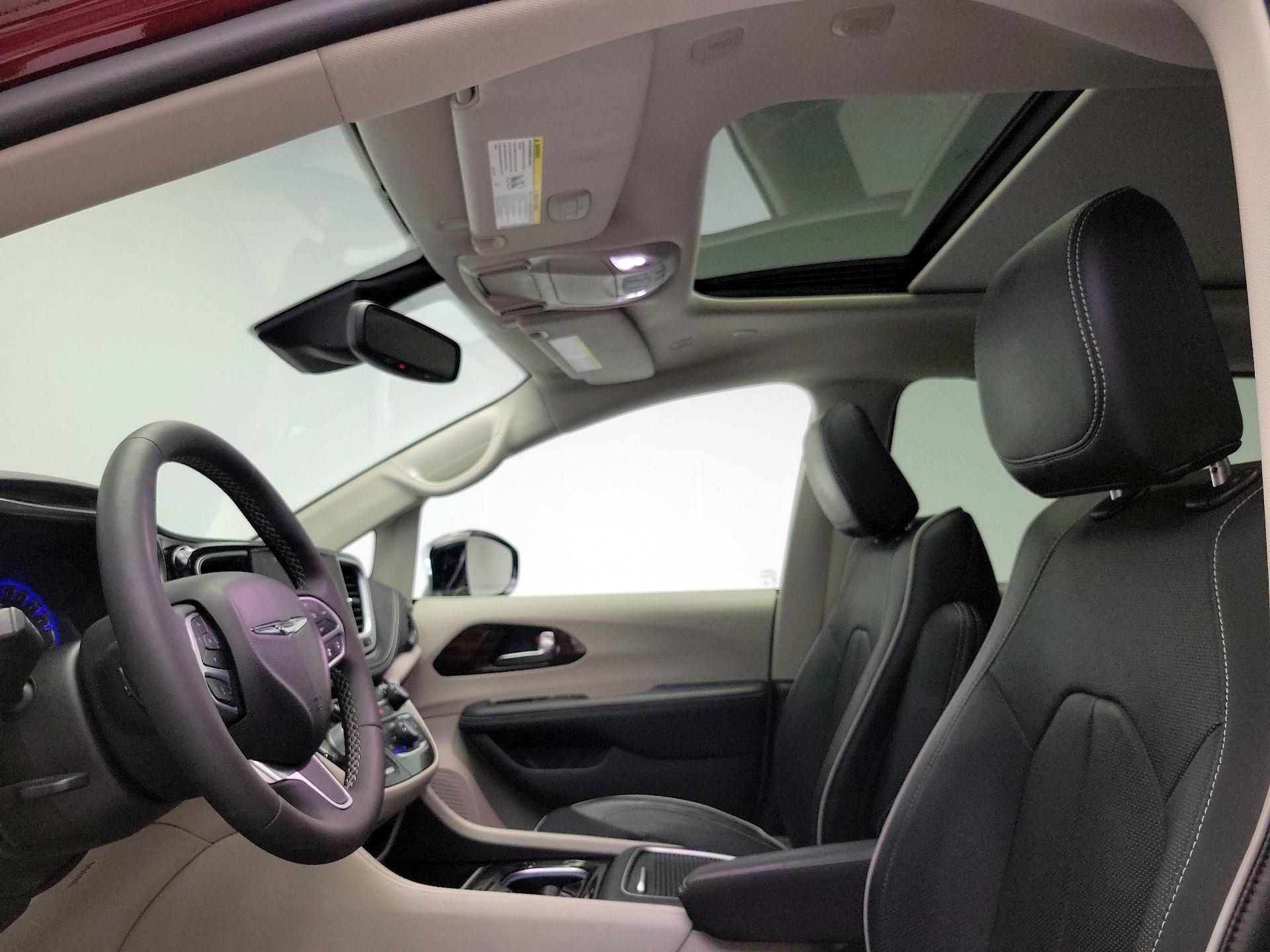 Thumbnail: 2023 Chrysler Pacifica - 20