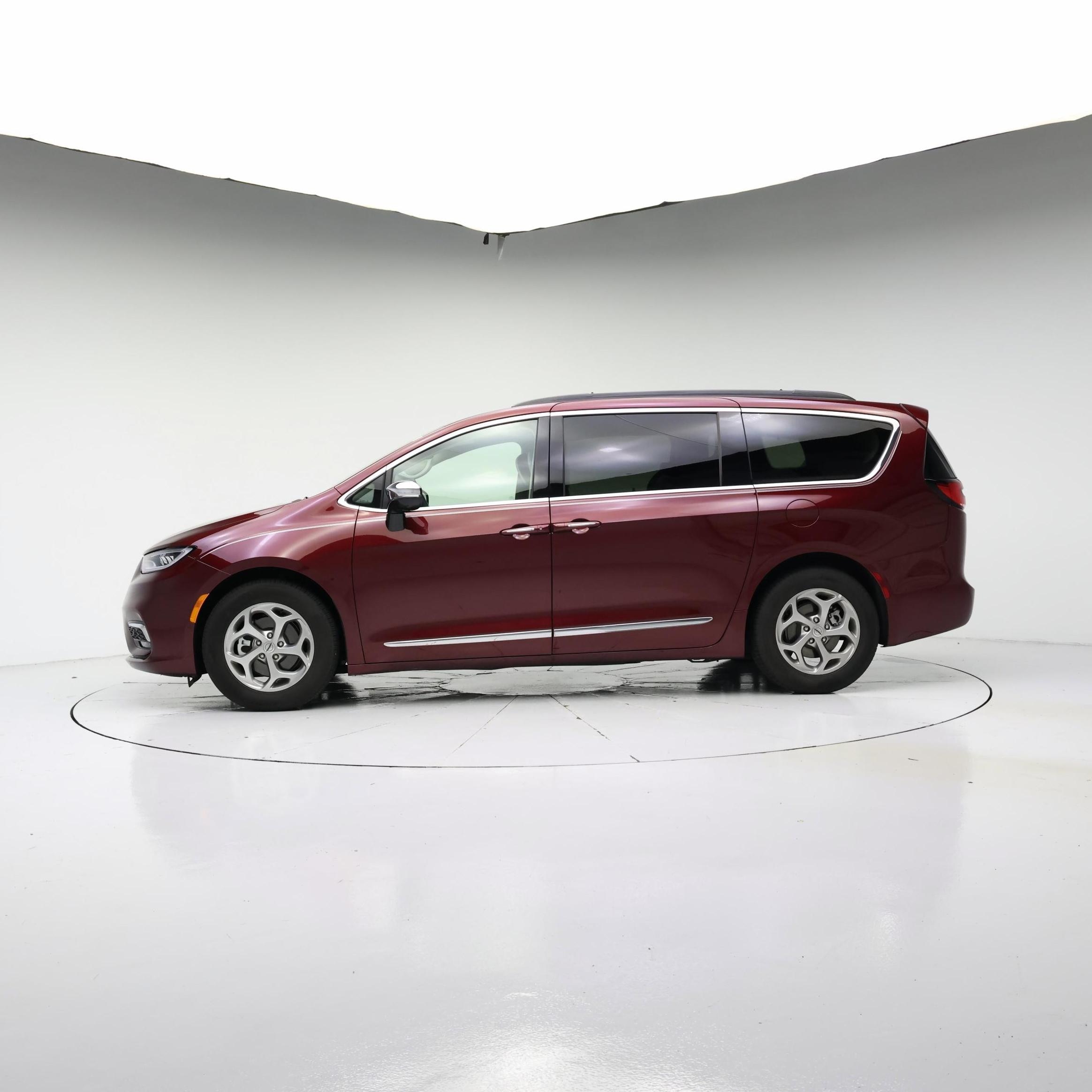 Thumbnail: 2023 Chrysler Pacifica - 3