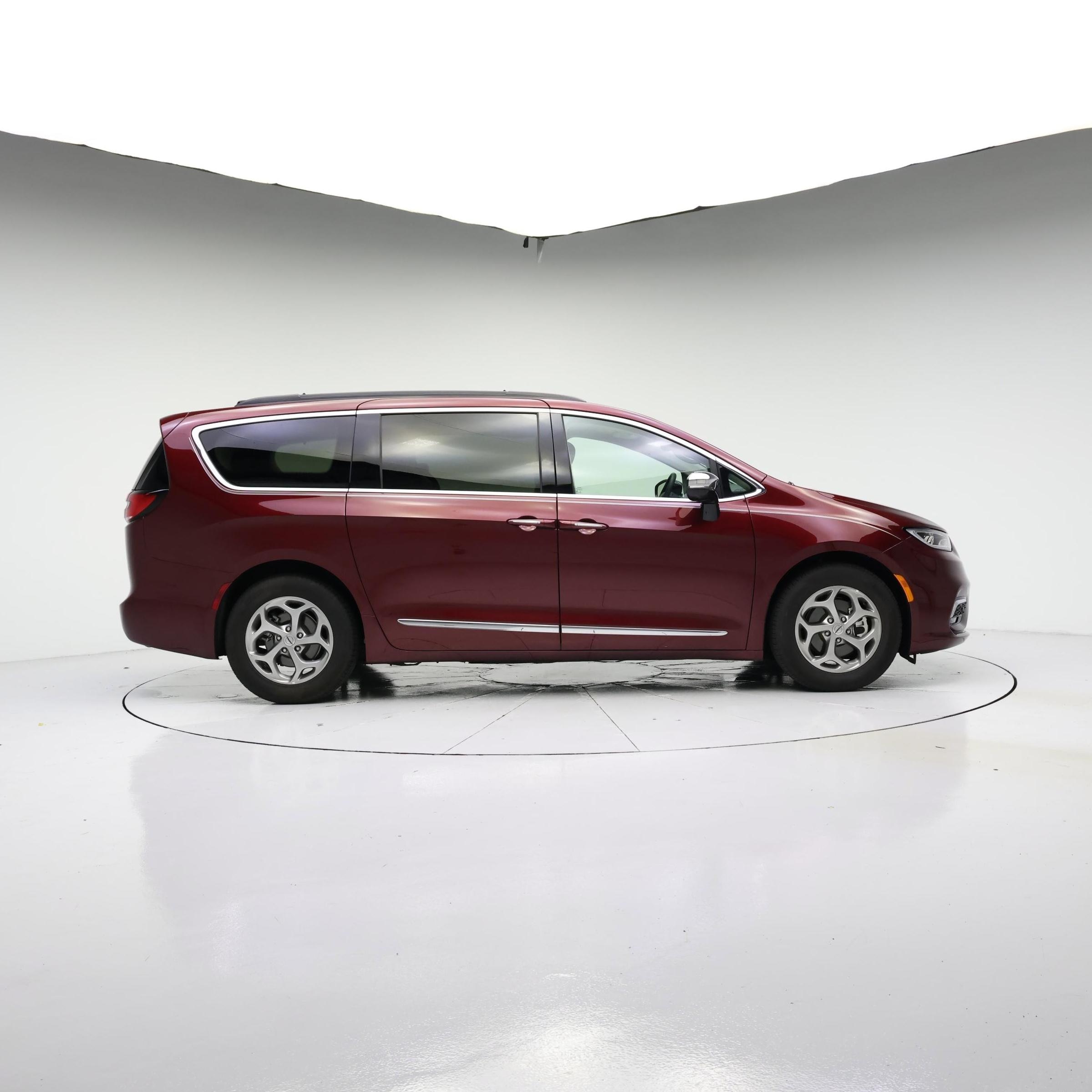 Thumbnail: 2023 Chrysler Pacifica - 7