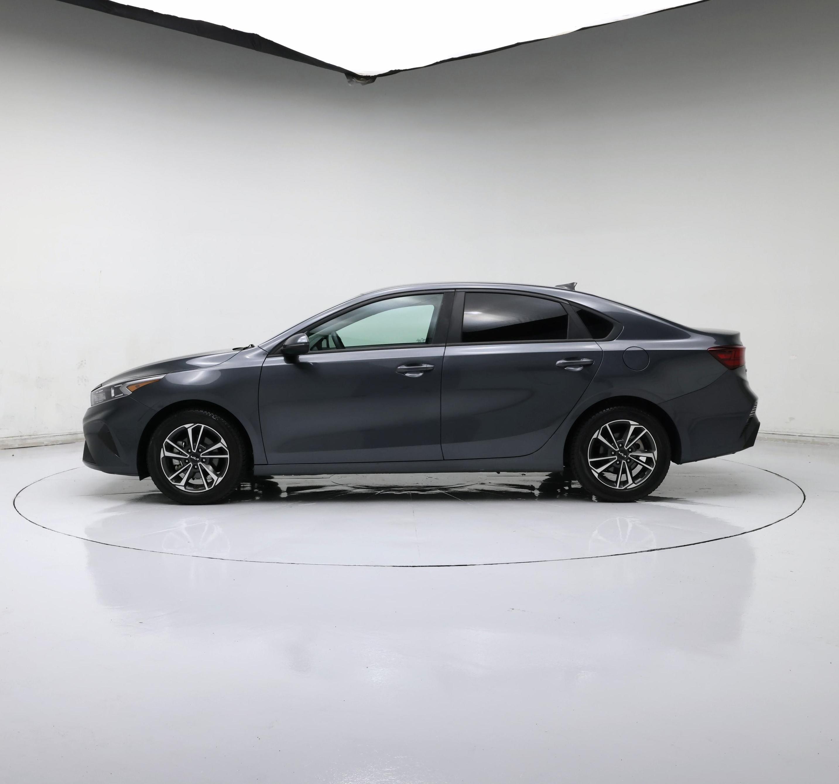 Thumbnail: 2024 Kia Forte - 3