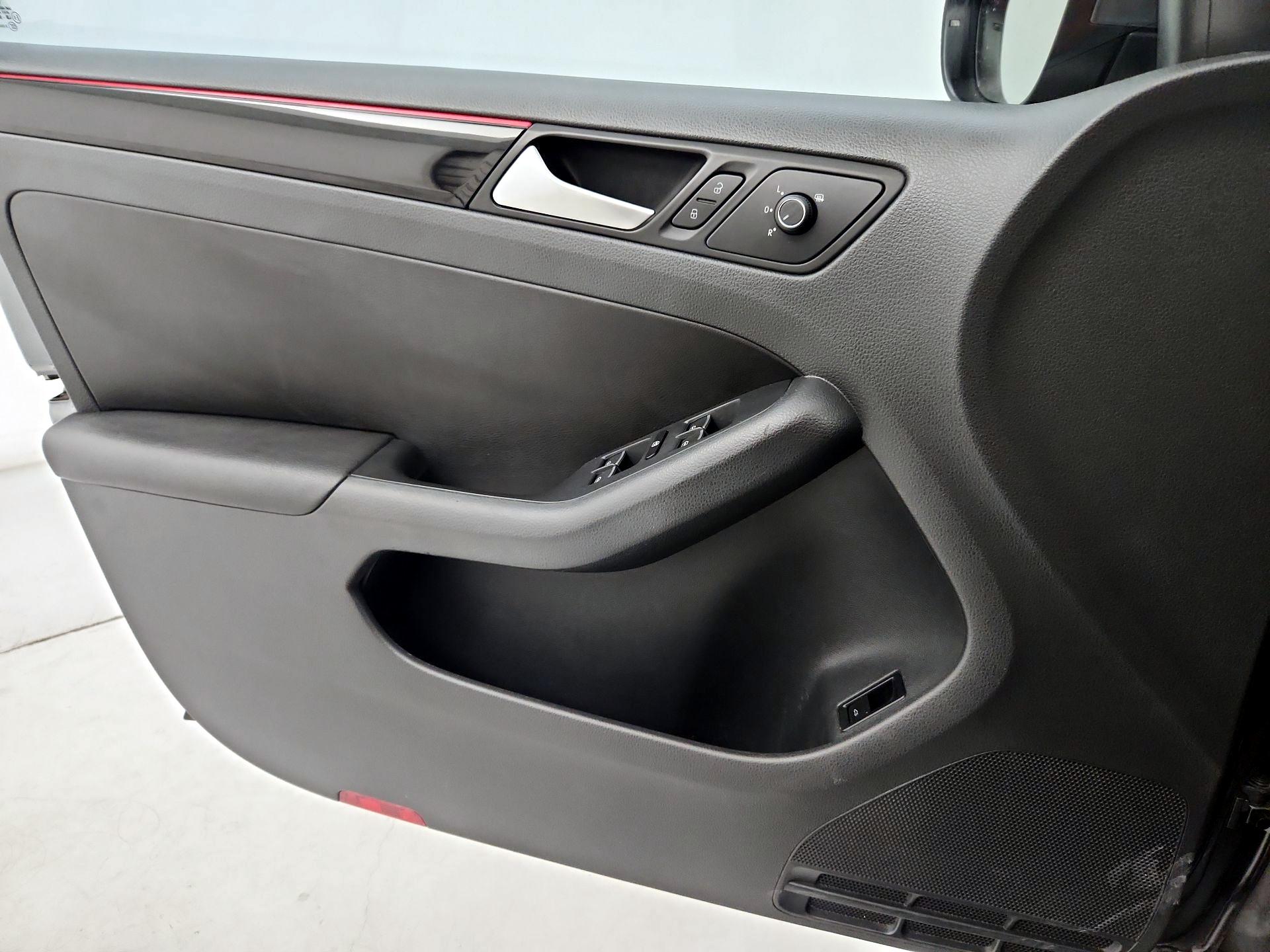 Thumbnail: 2015 Volkswagen Jetta - 12