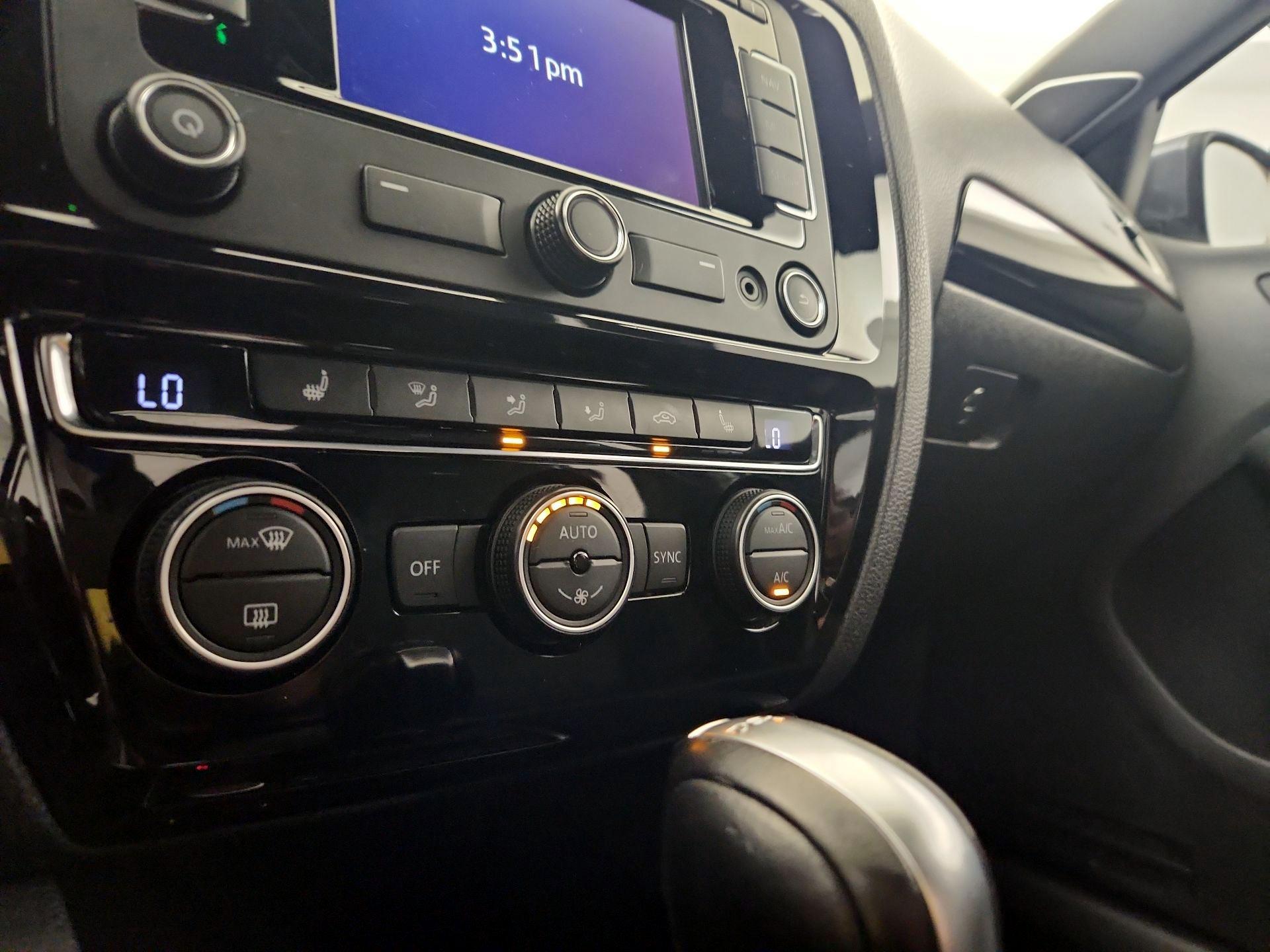 Thumbnail: 2015 Volkswagen Jetta - 16