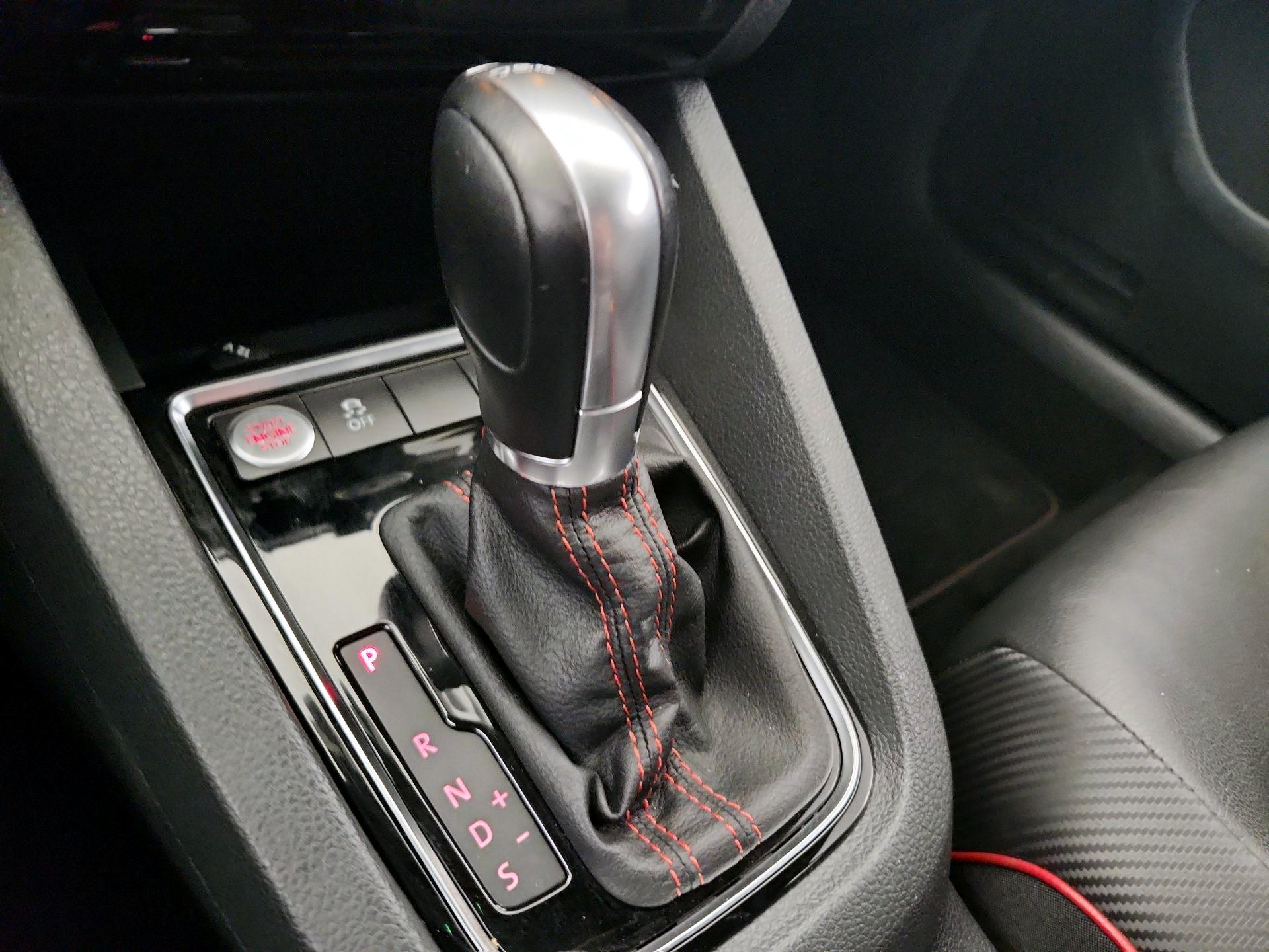 Thumbnail: 2015 Volkswagen Jetta - 17