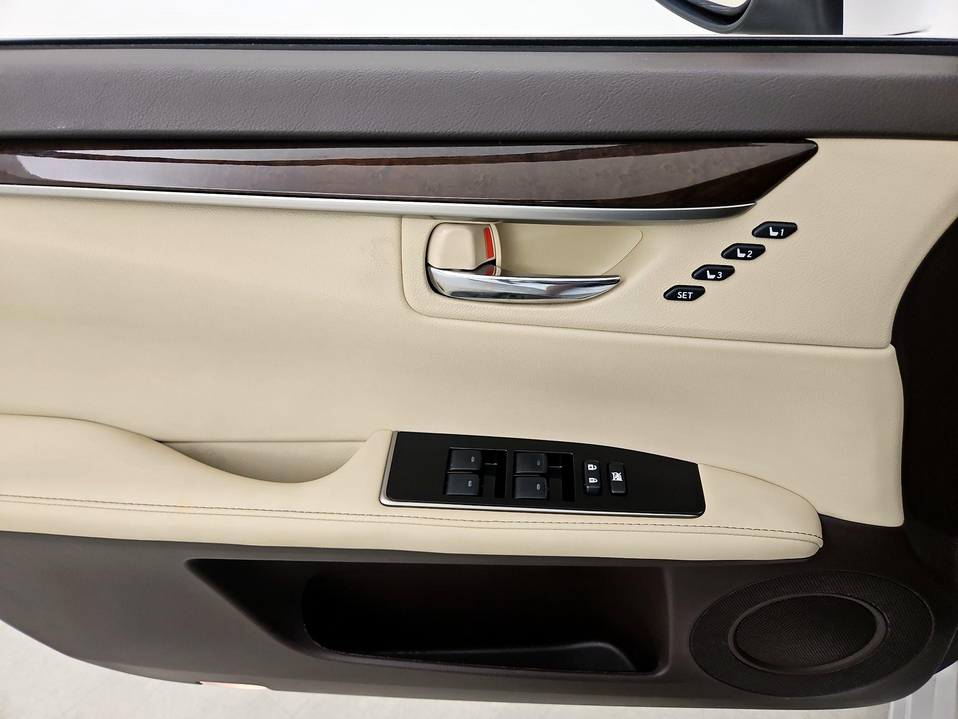 Thumbnail: 2018 Lexus ES - 12