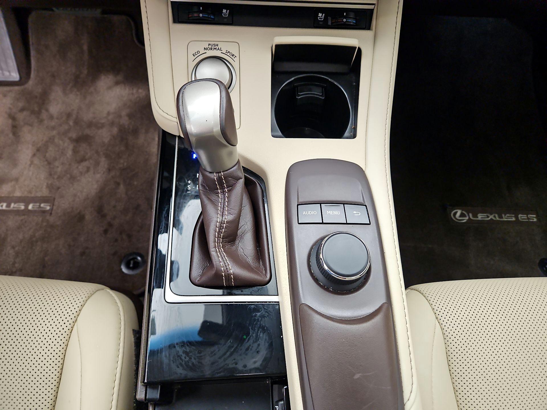 Thumbnail: 2018 Lexus ES - 18