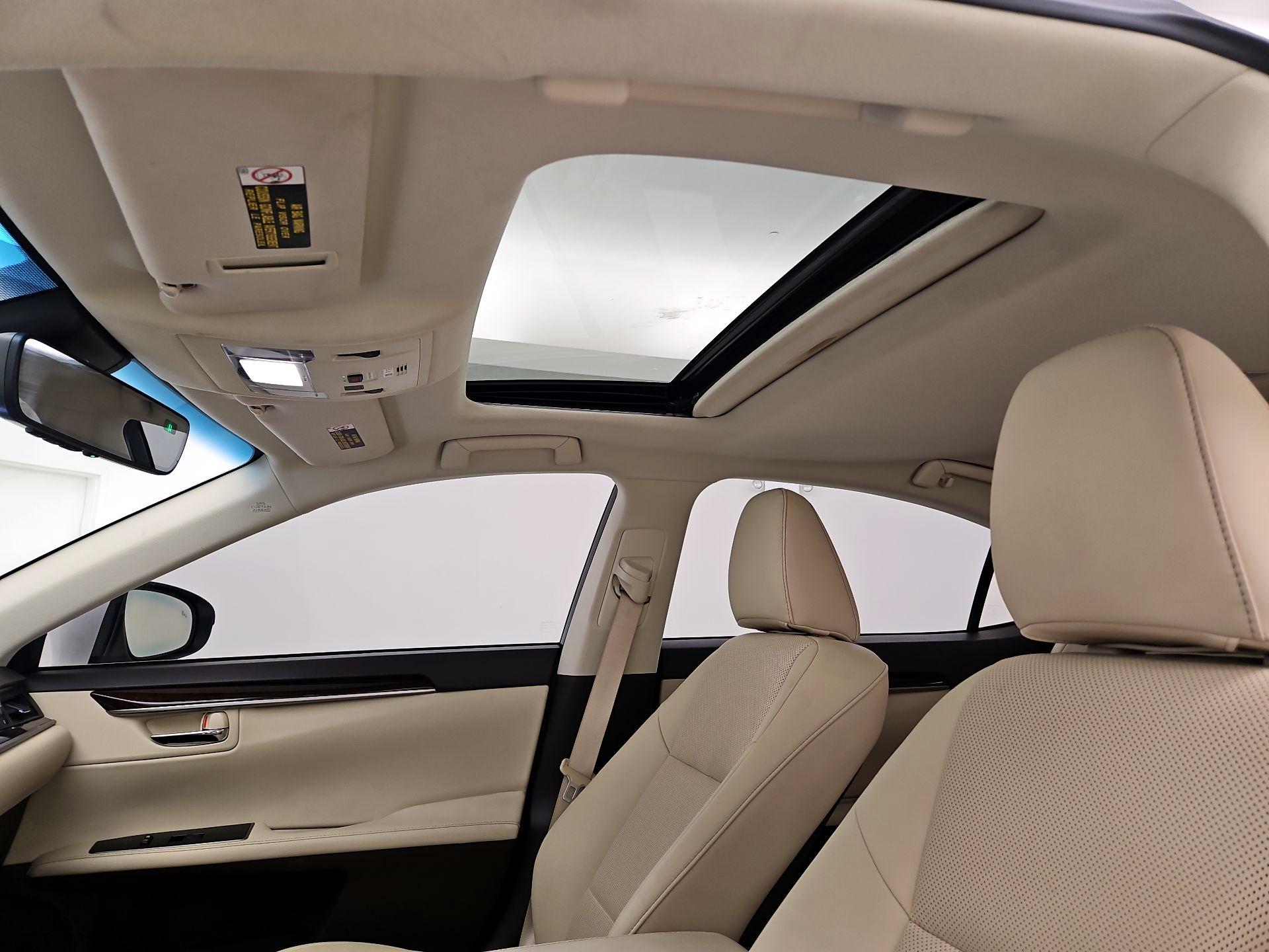 Thumbnail: 2018 Lexus ES - 20