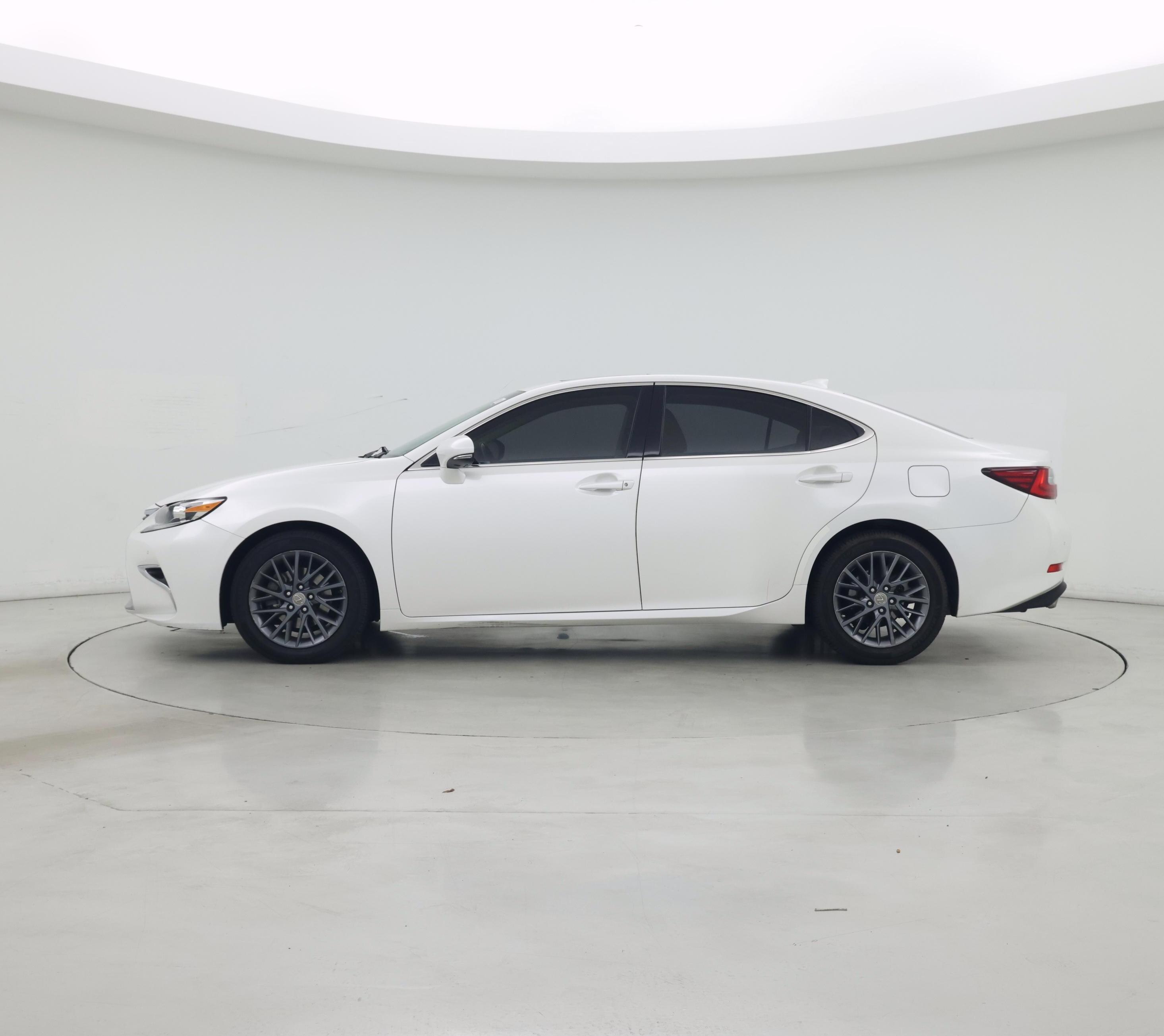Thumbnail: 2018 Lexus ES - 3