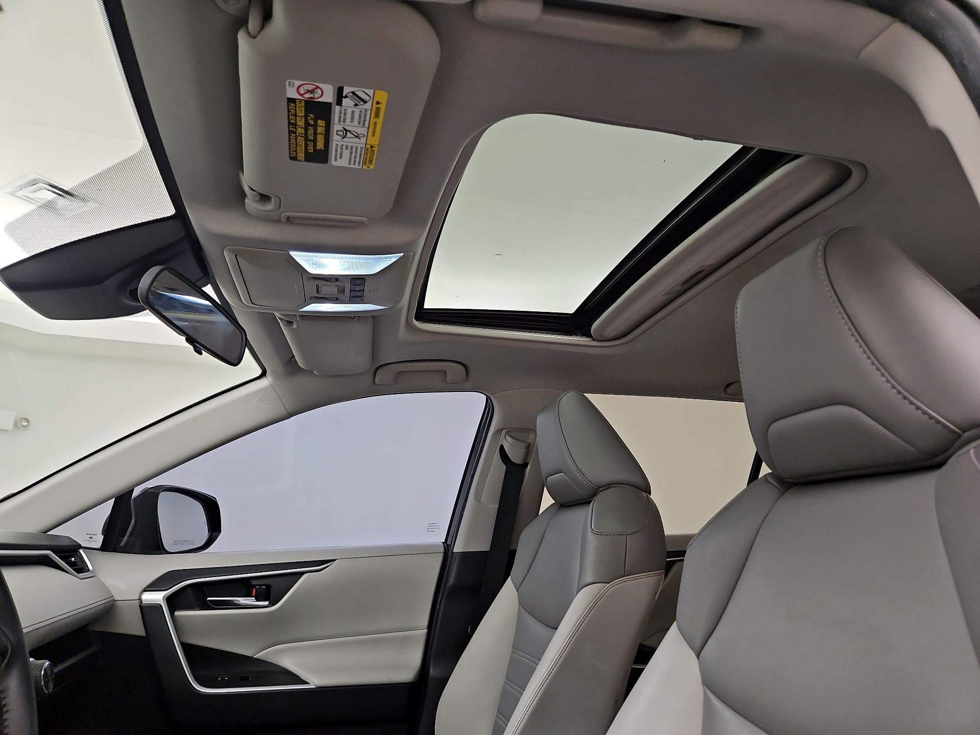 Thumbnail: 2021 Toyota RAV4 - 17