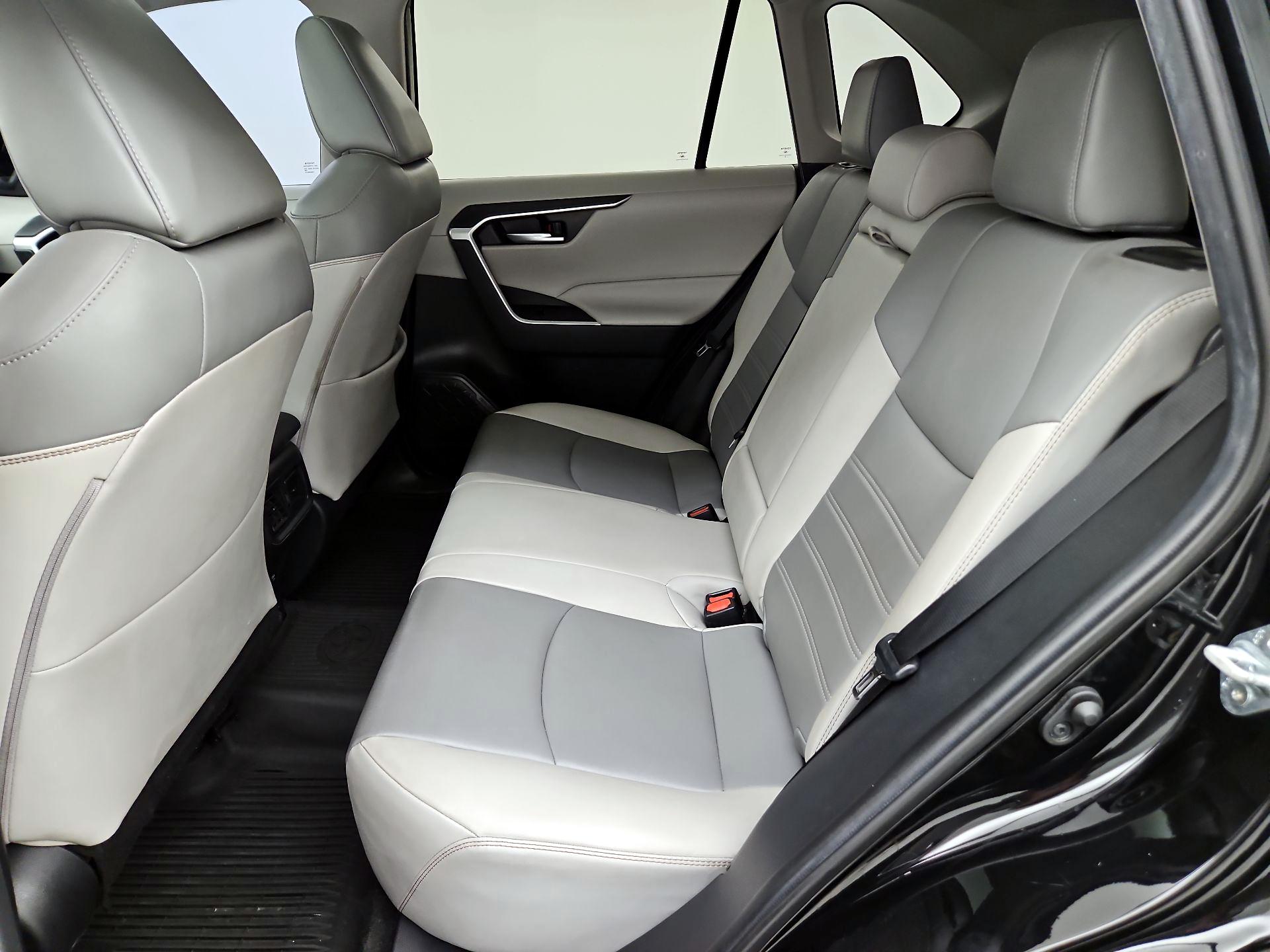 Thumbnail: 2021 Toyota RAV4 - 18