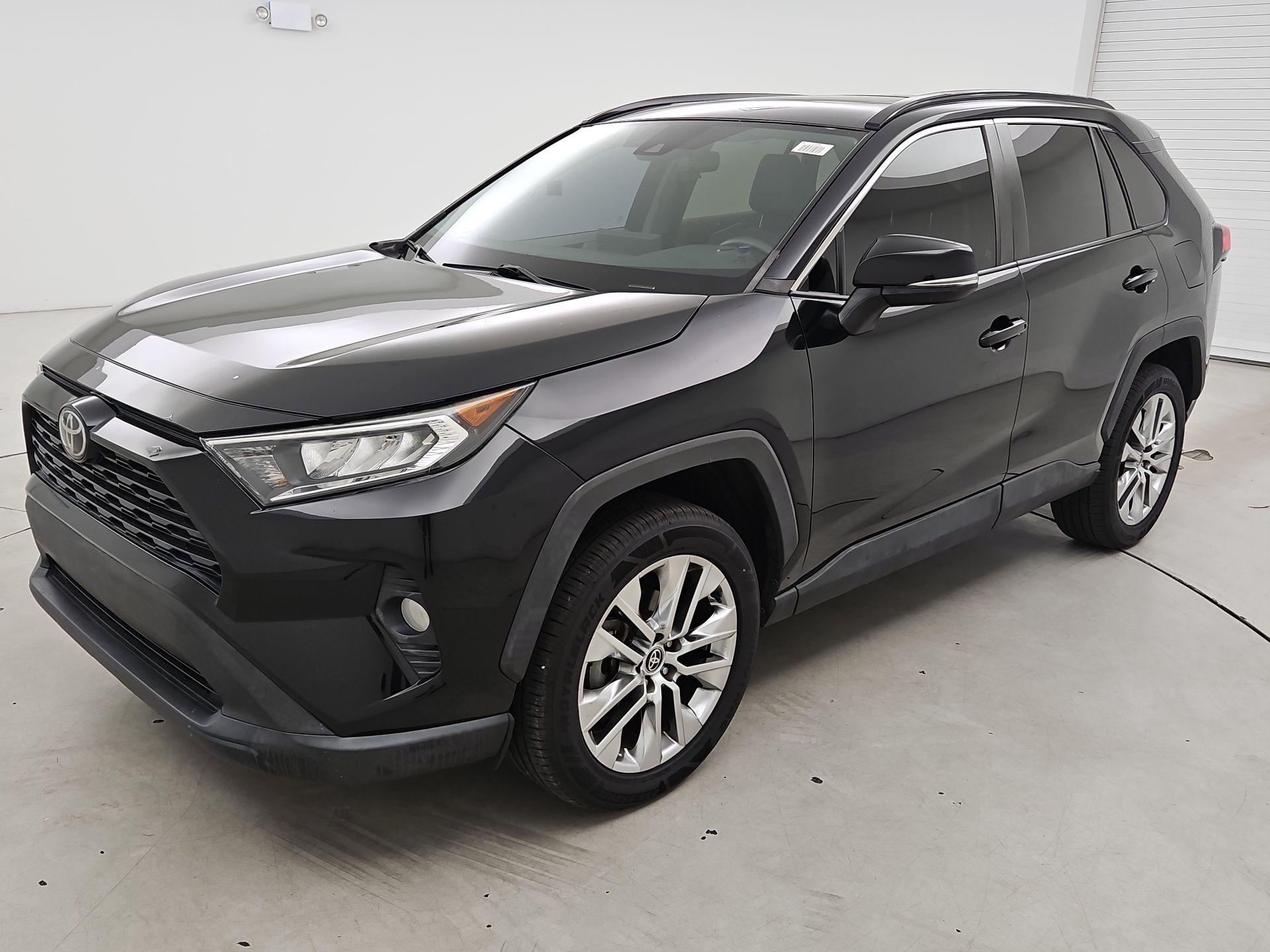 Thumbnail: 2021 Toyota RAV4 - 3