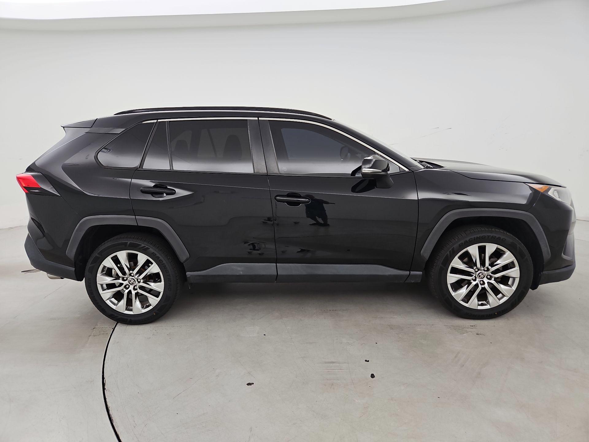 Thumbnail: 2021 Toyota RAV4 - 4