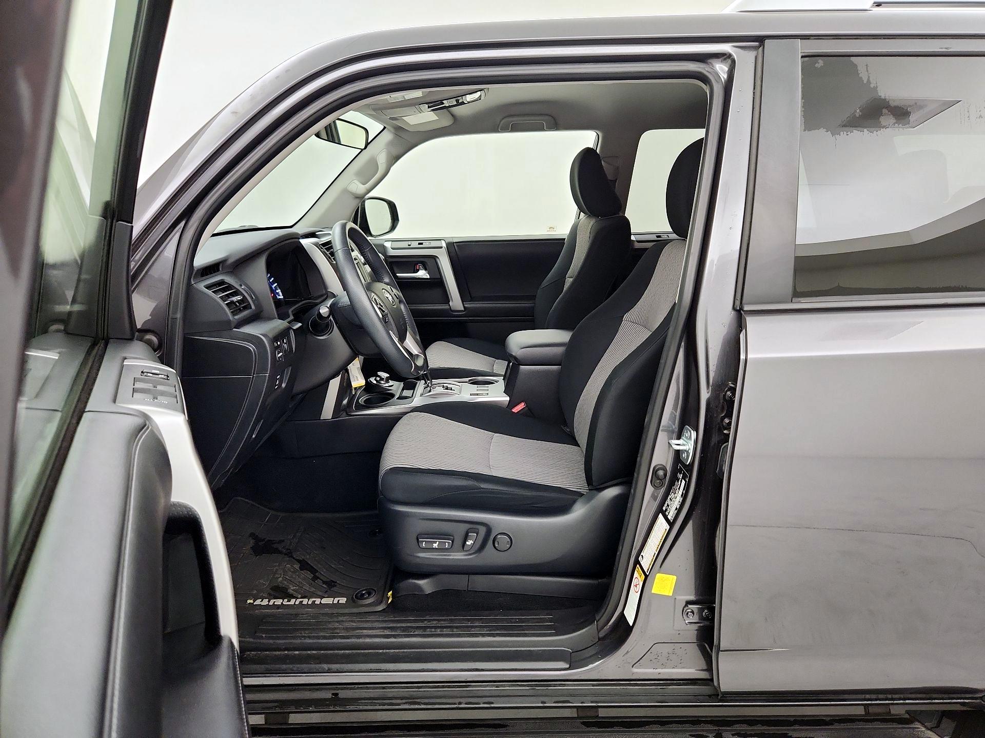 Thumbnail: 2016 Toyota 4Runner - 11