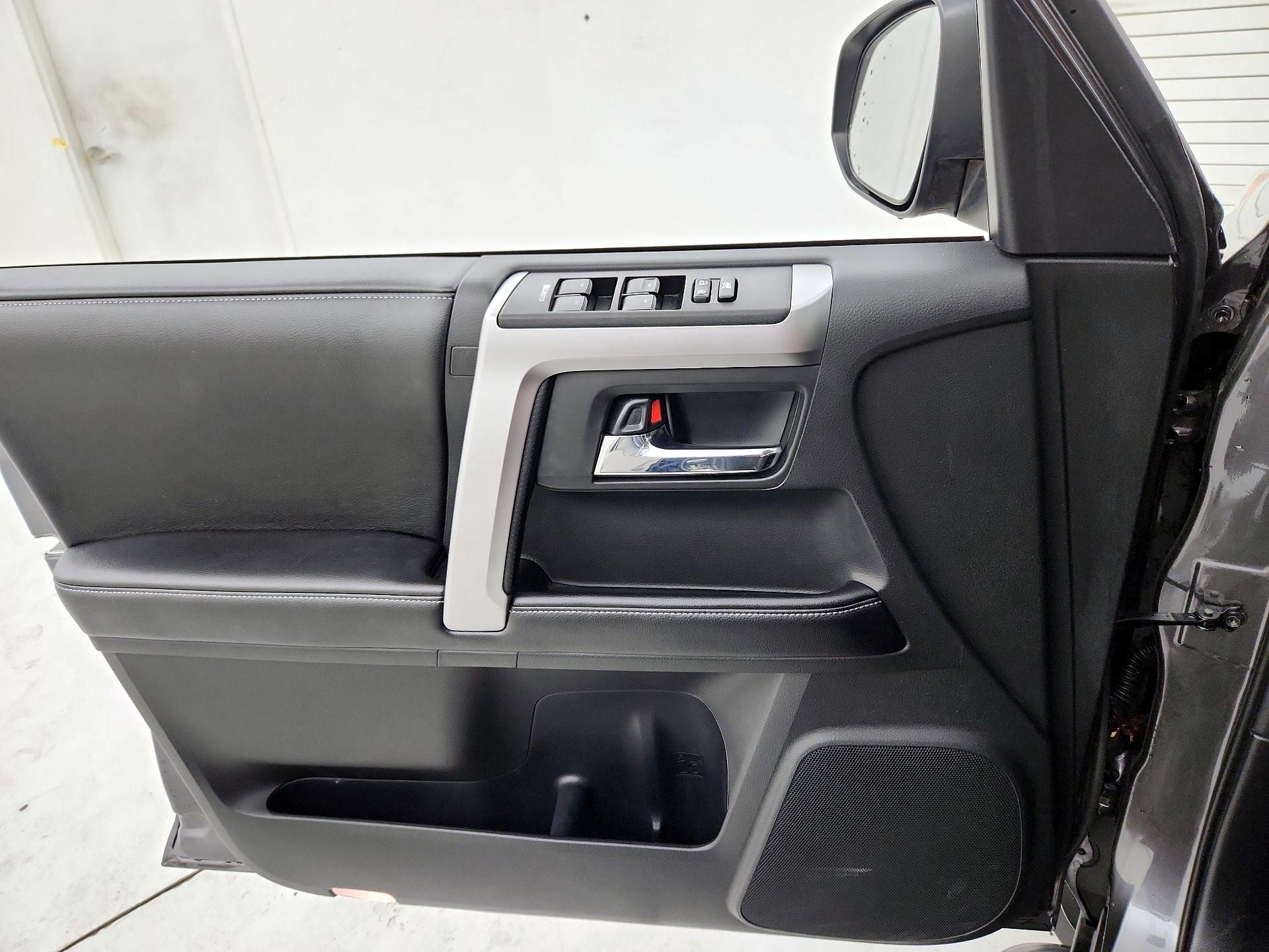 Thumbnail: 2016 Toyota 4Runner - 12