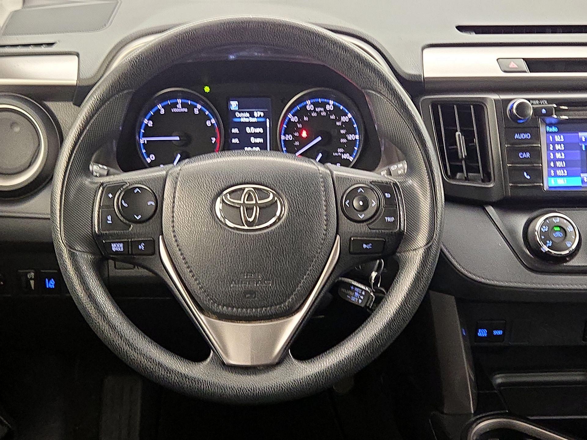 Thumbnail: 2018 Toyota RAV4 - 10