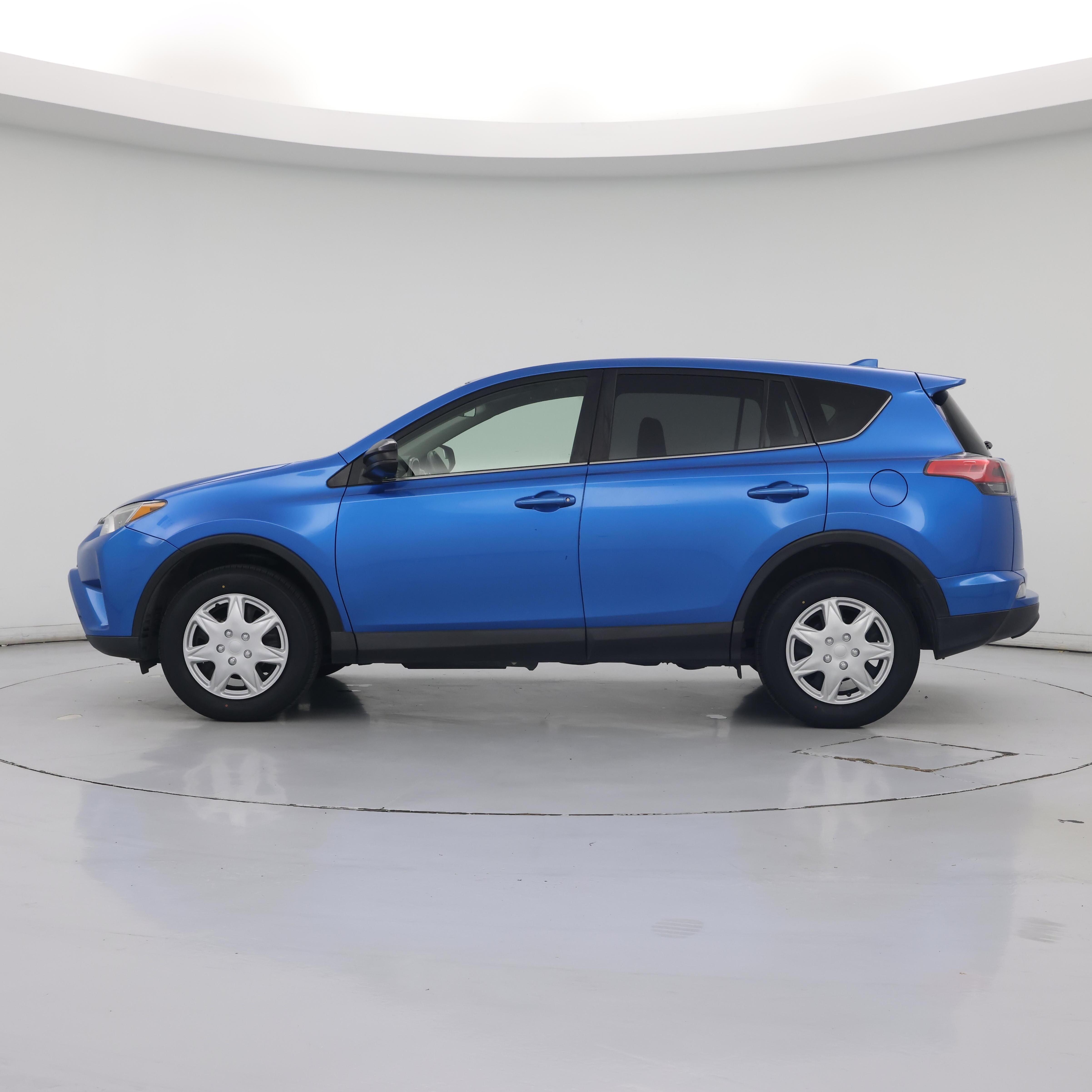 Thumbnail: 2018 Toyota RAV4 - 3