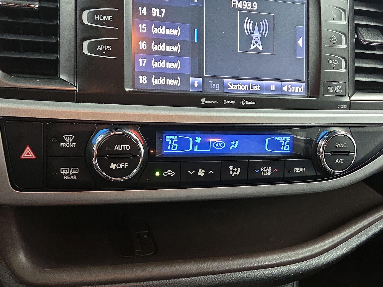 2019 Toyota Highlander XLE - Photo 16