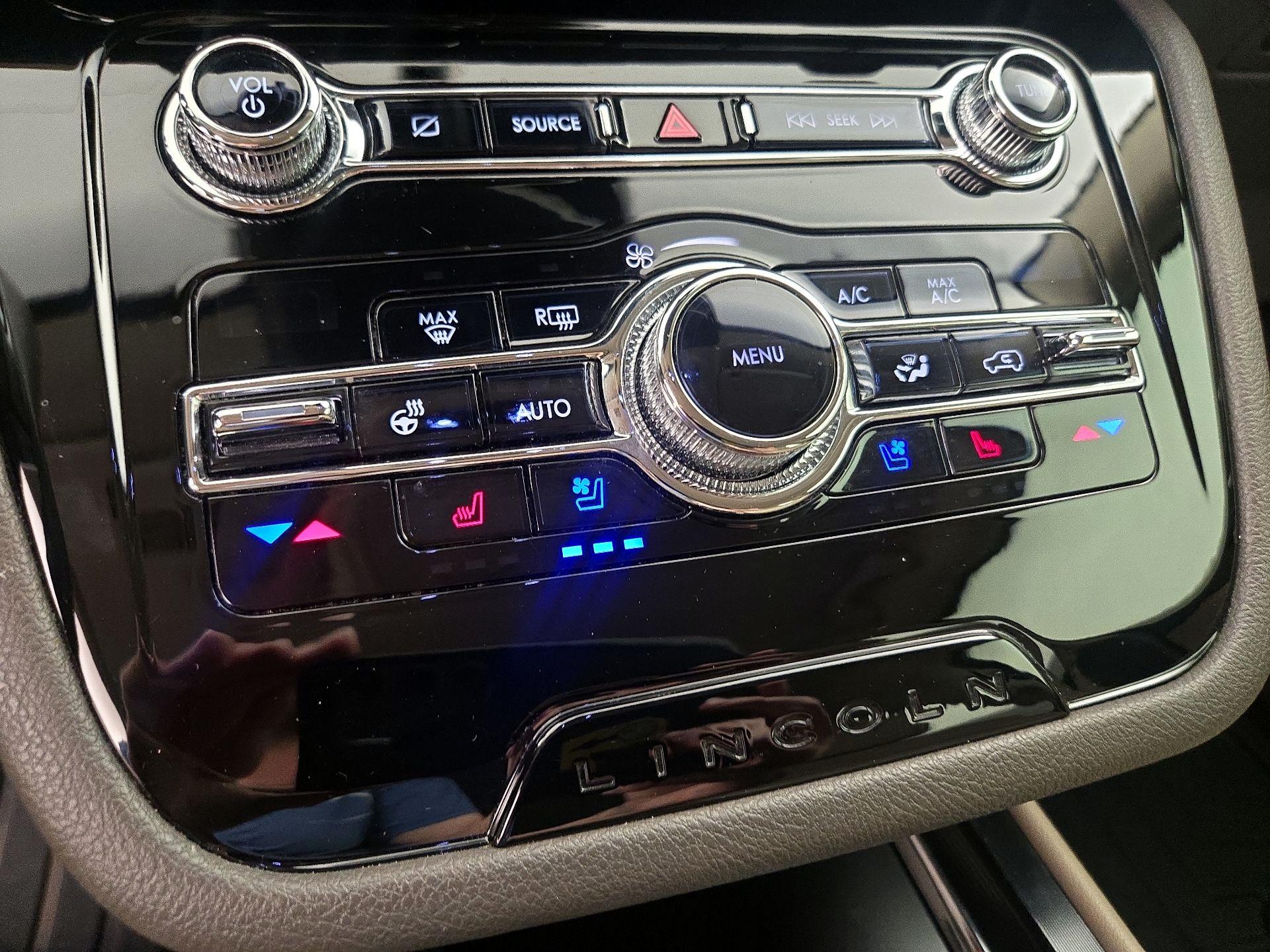 Thumbnail: 2020 Lincoln Corsair - 17