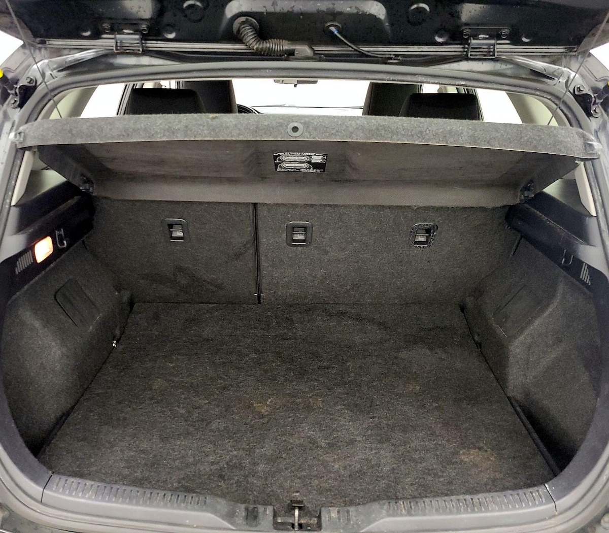 Trunk/Cargo (Seats Up)