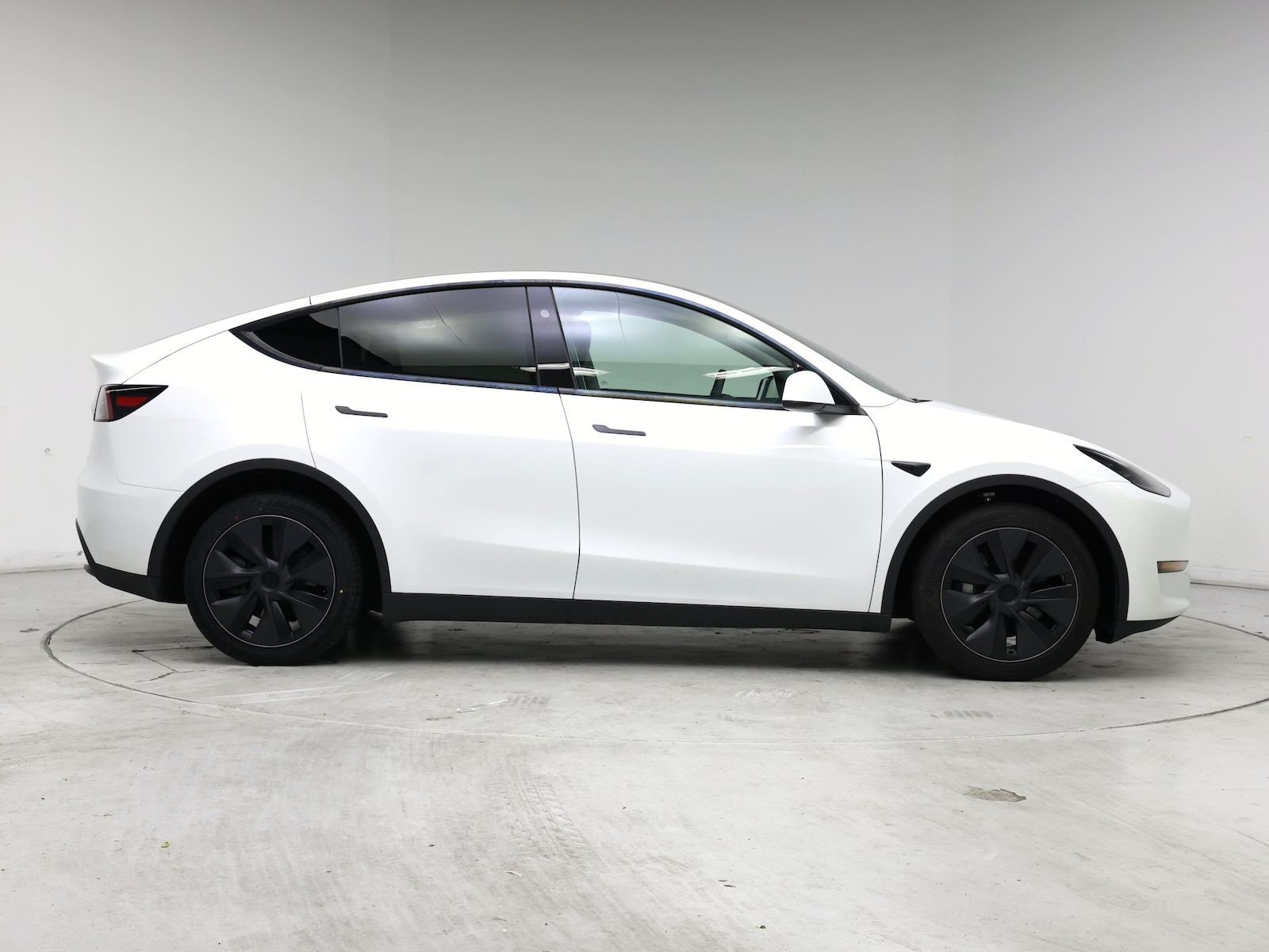 2024 Tesla Model Y Long Range - Photo 8