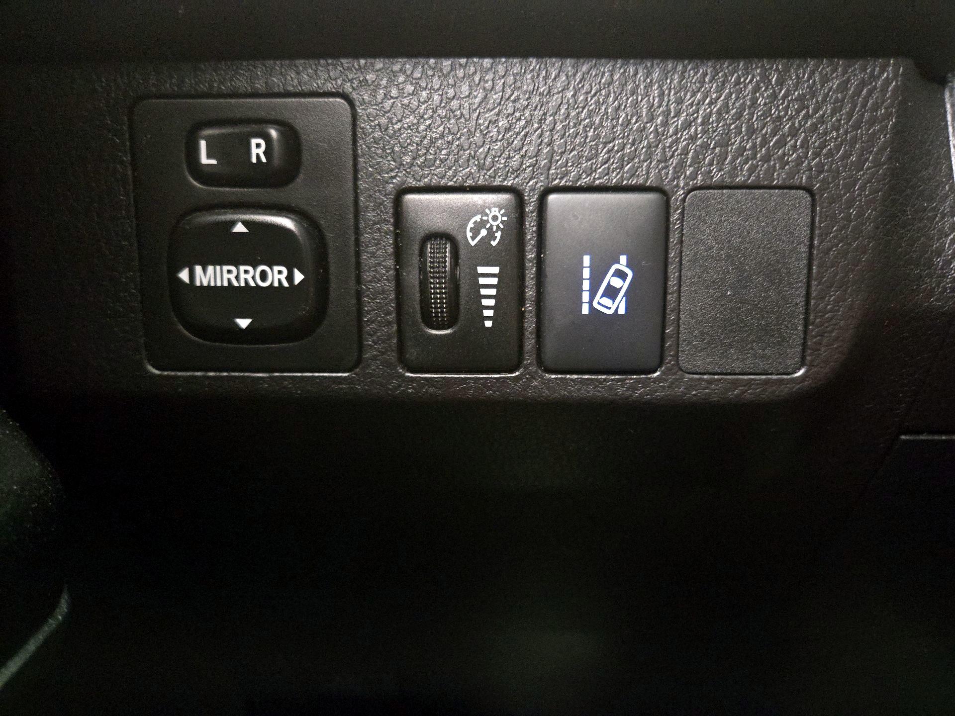 Thumbnail: 2018 Toyota RAV4 - 13