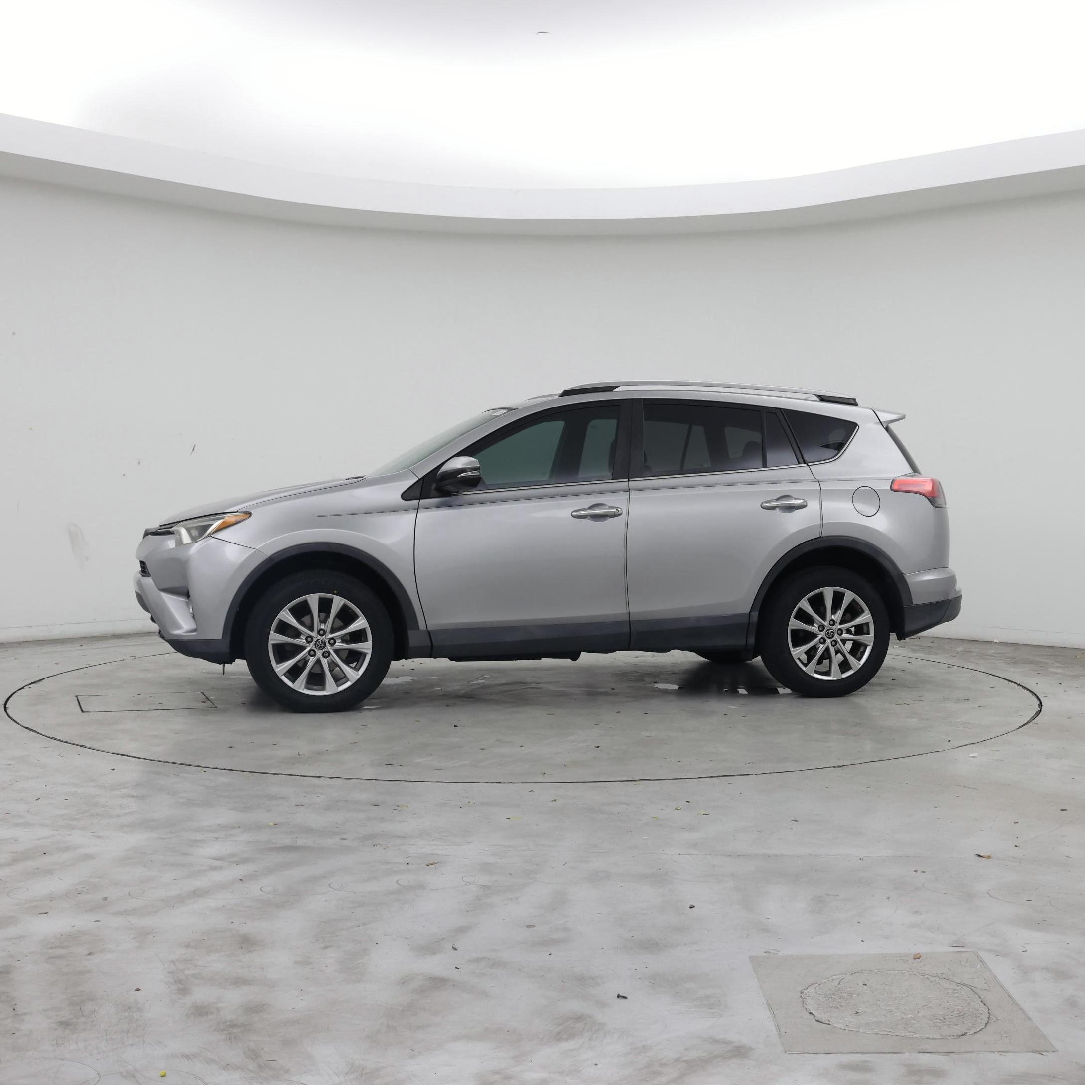 Thumbnail: 2018 Toyota RAV4 - 3