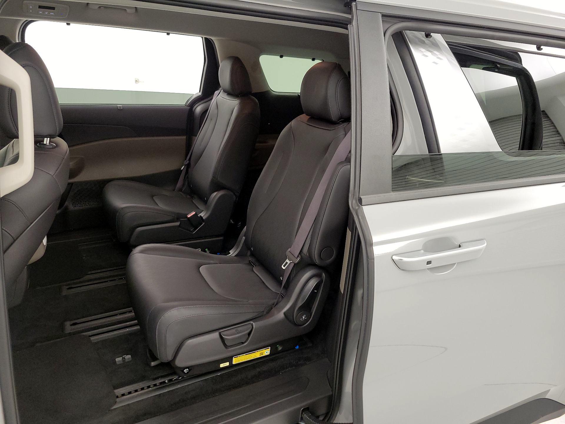 Thumbnail: 2025 Kia Carnival - 20