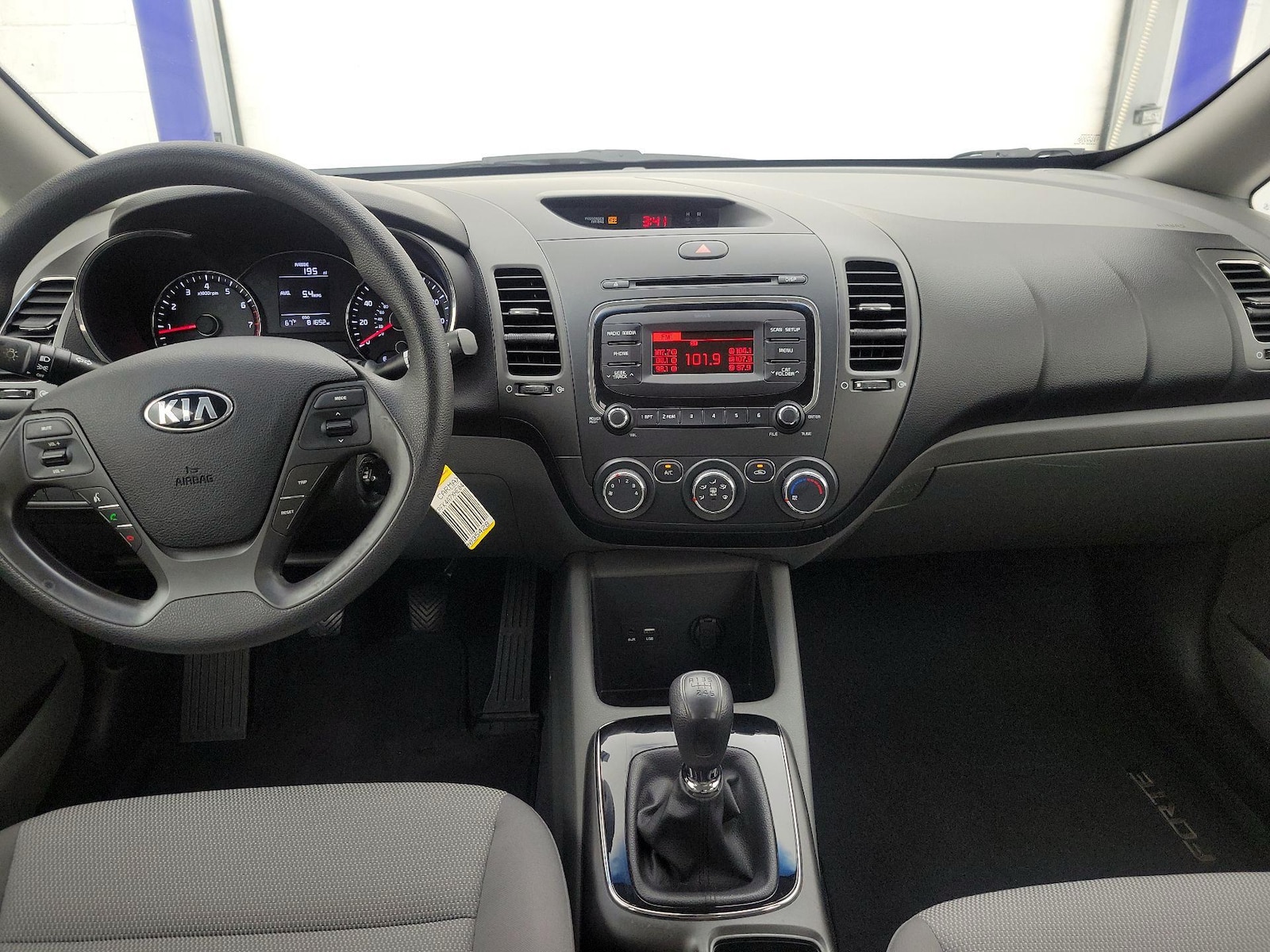 2017 Kia Forte LX - Photo 10