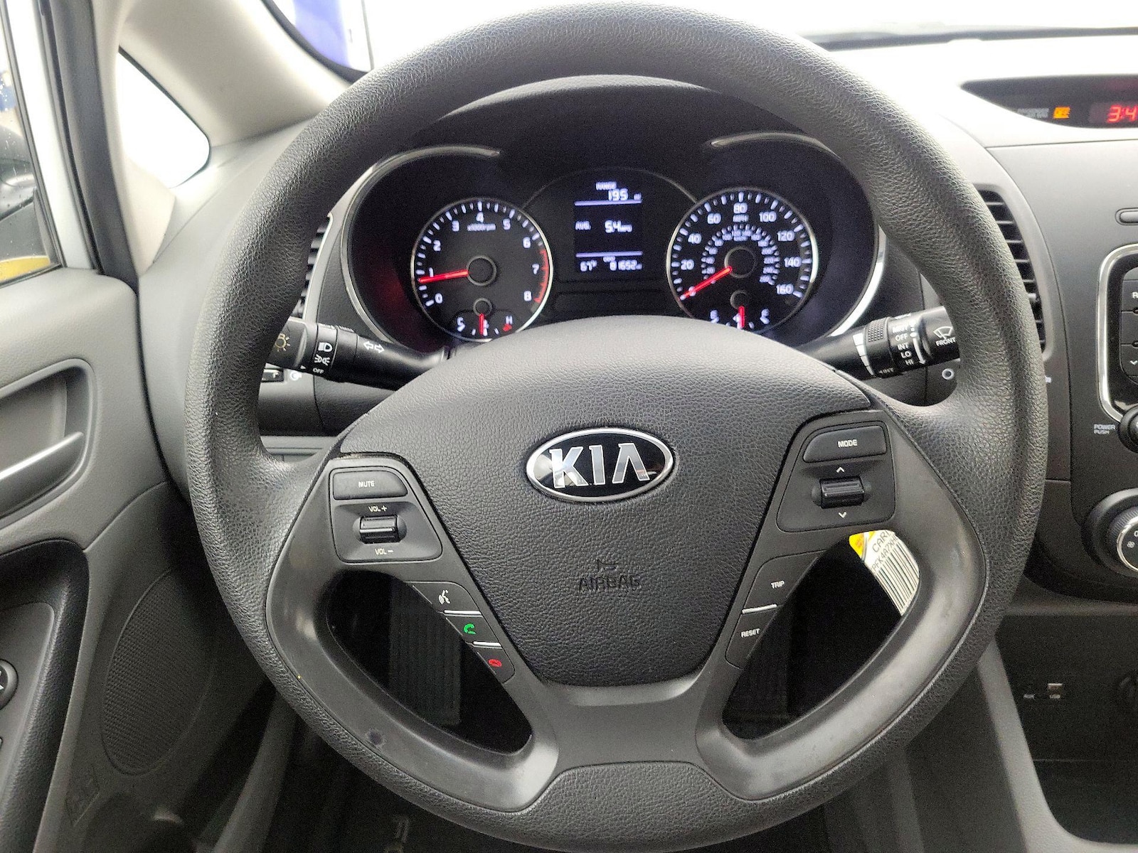2017 Kia Forte LX - Photo 11