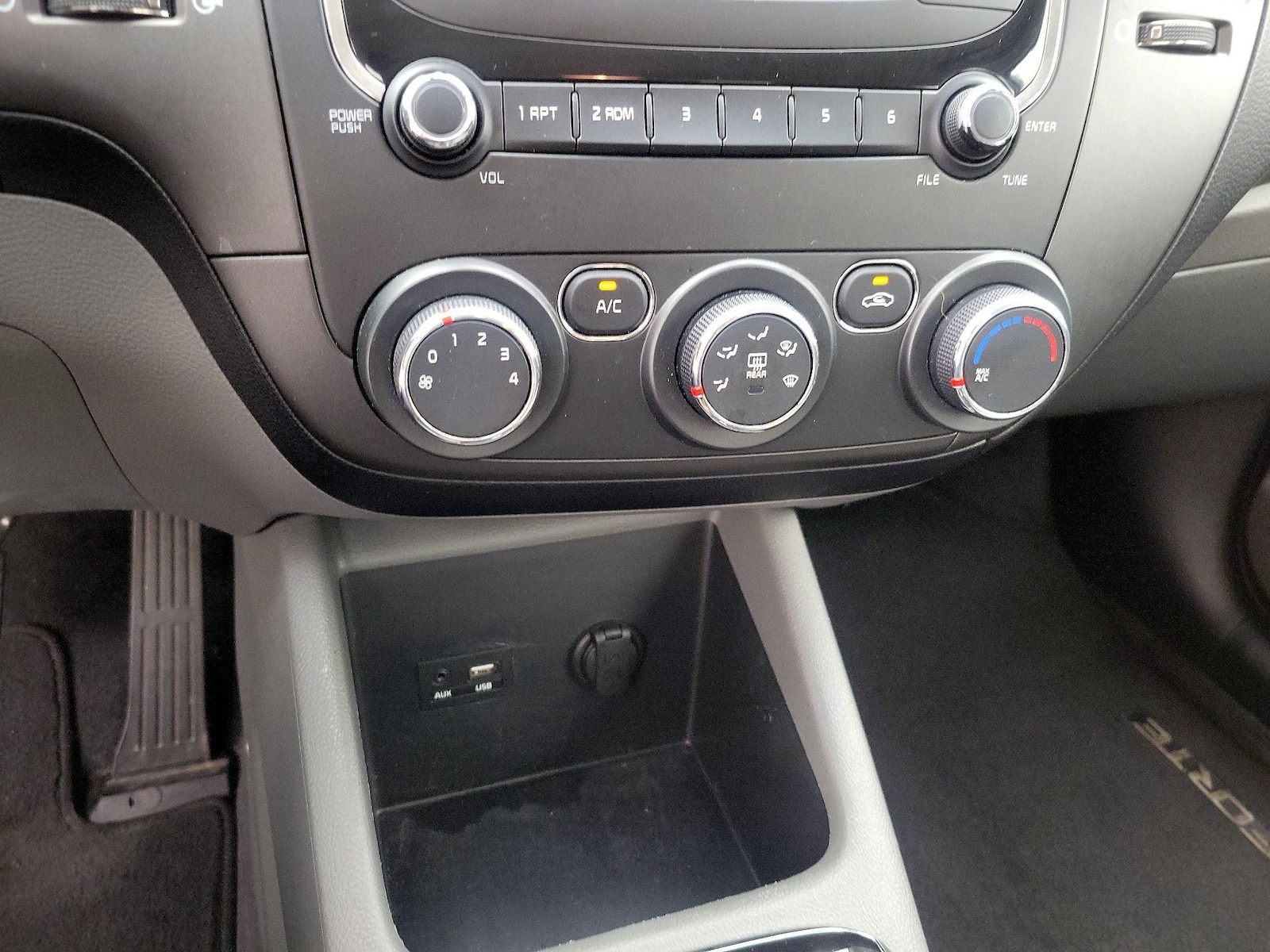 2017 Kia Forte LX - Photo 16