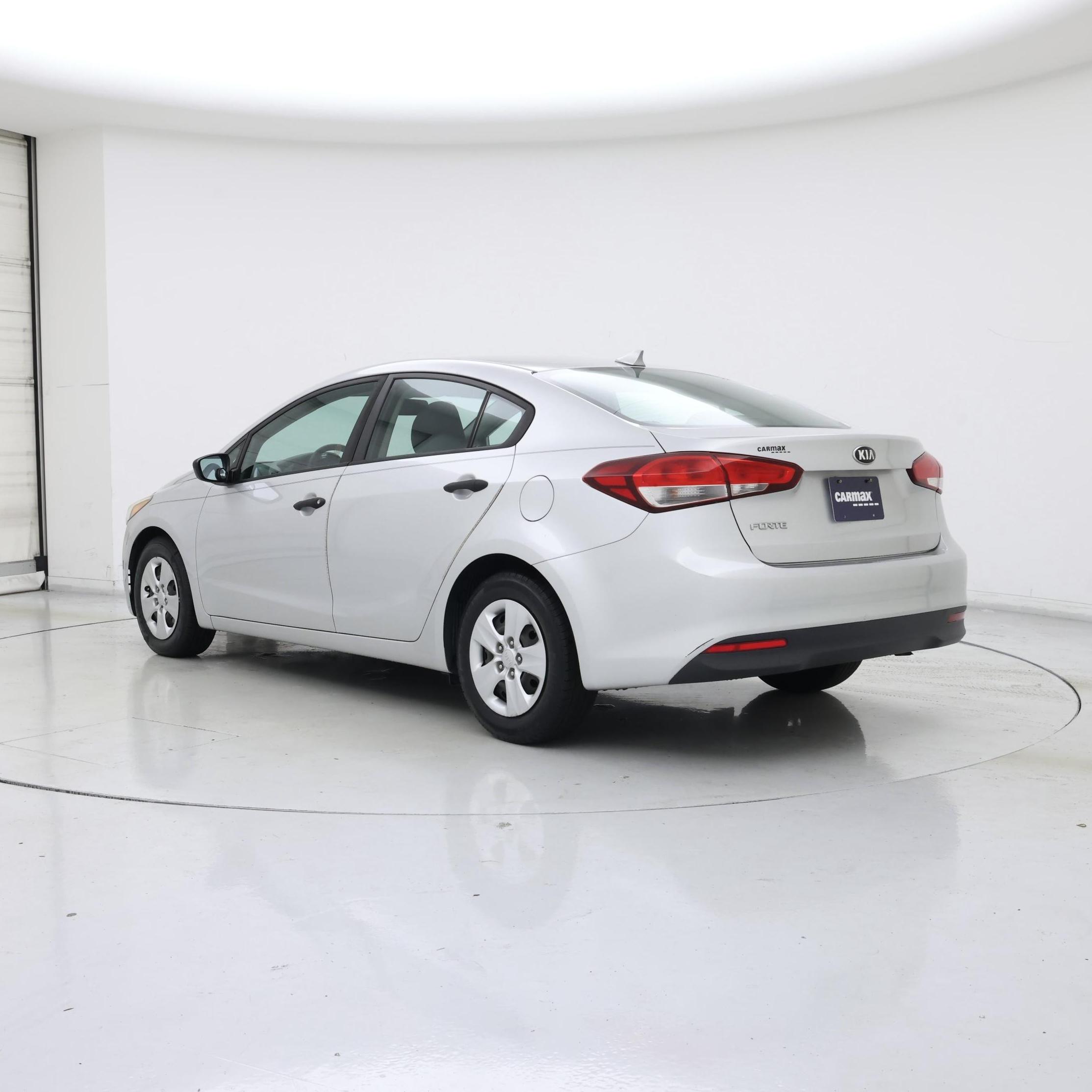 Thumbnail: 2017 Kia Forte - 2