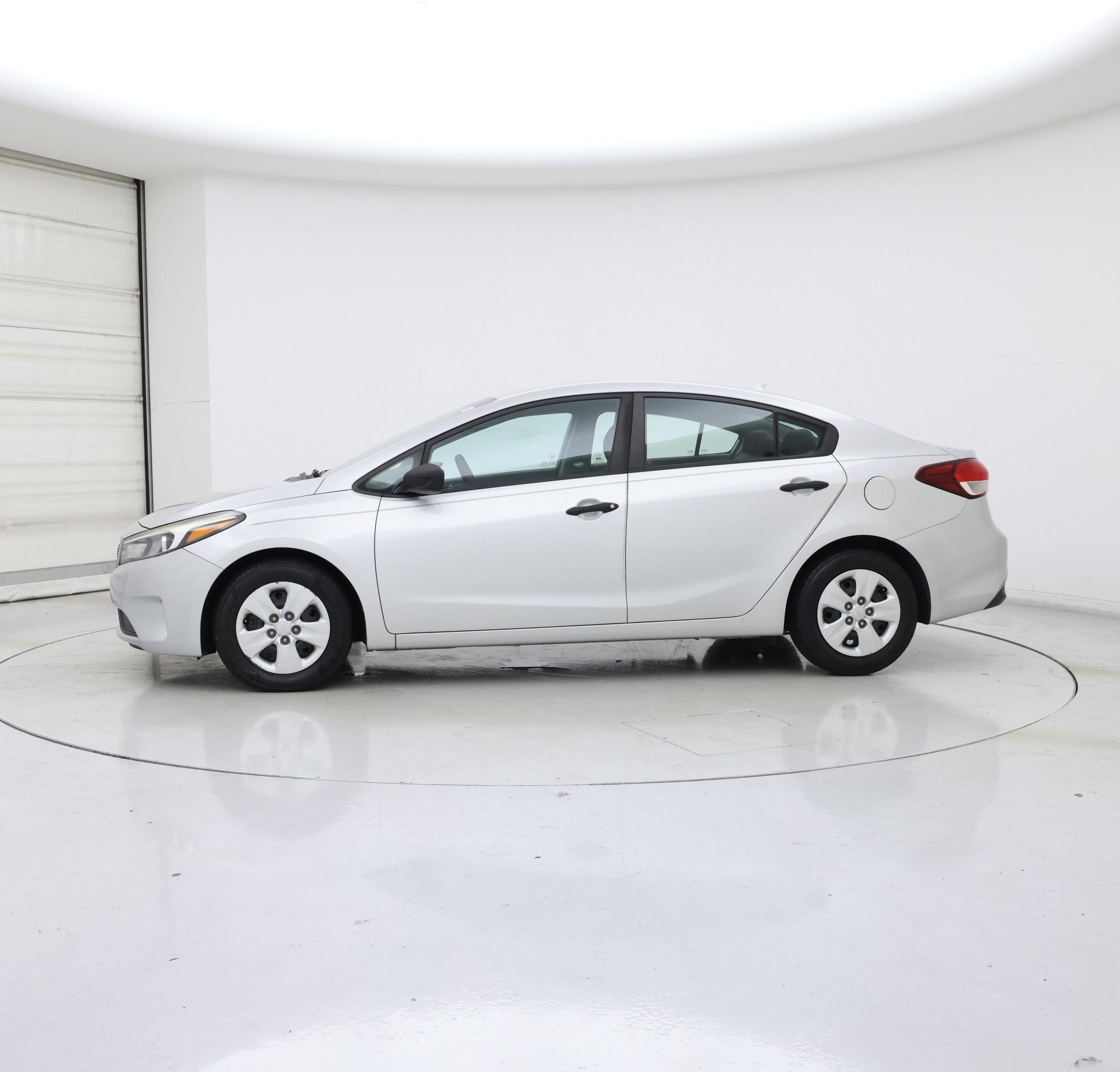 Thumbnail: 2017 Kia Forte - 3