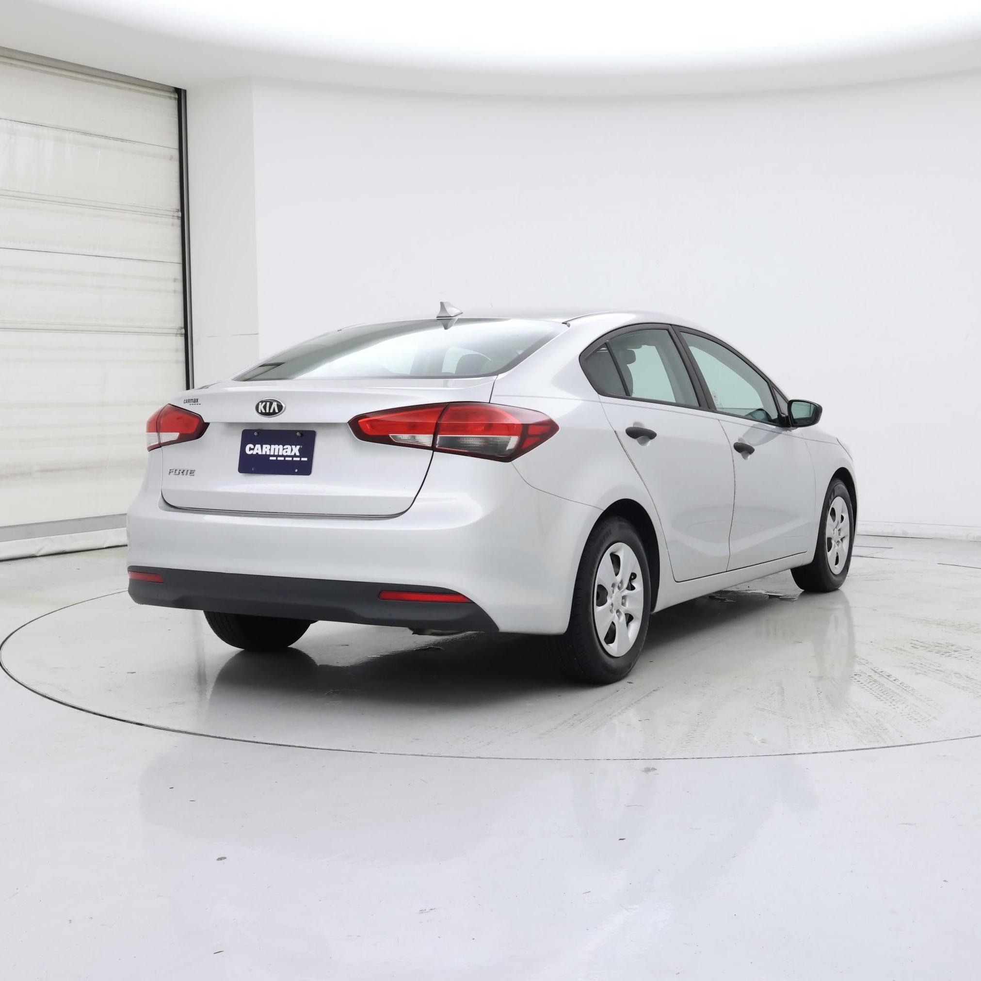 Thumbnail: 2017 Kia Forte - 8