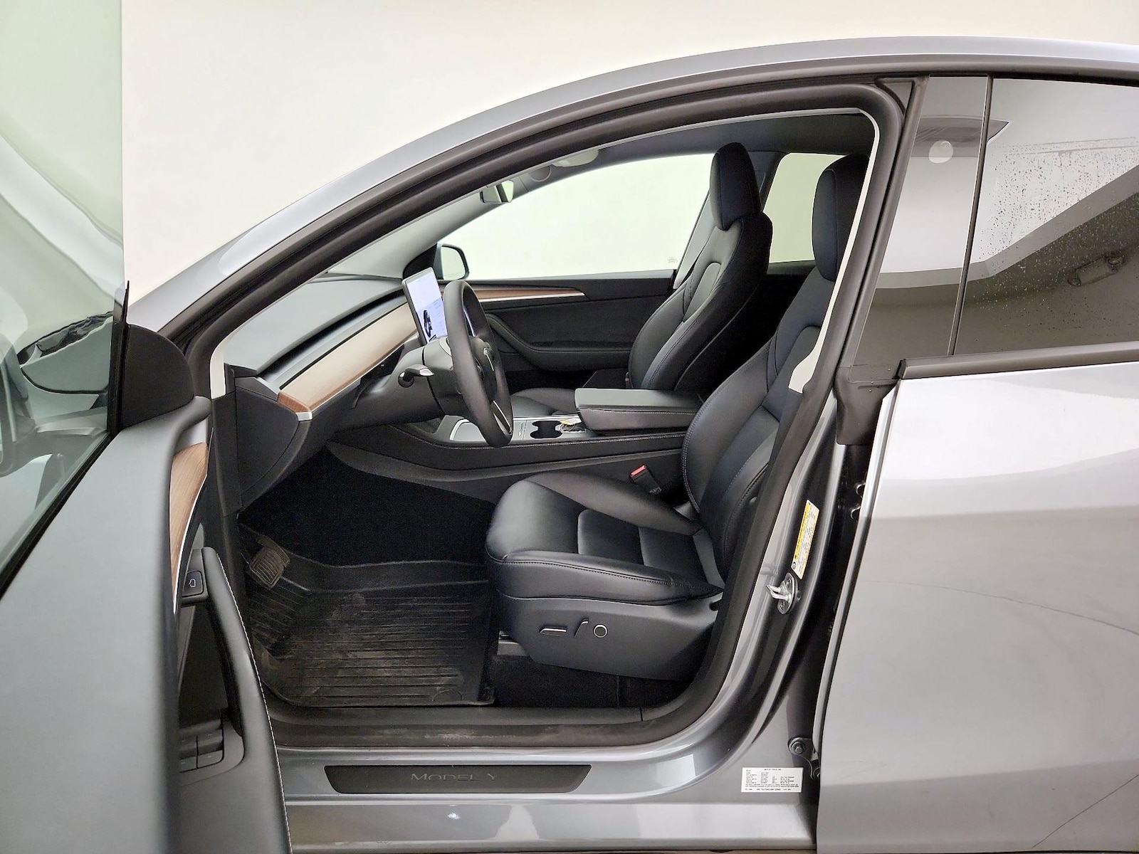 2024 Tesla Model Y Long Range - Photo 12