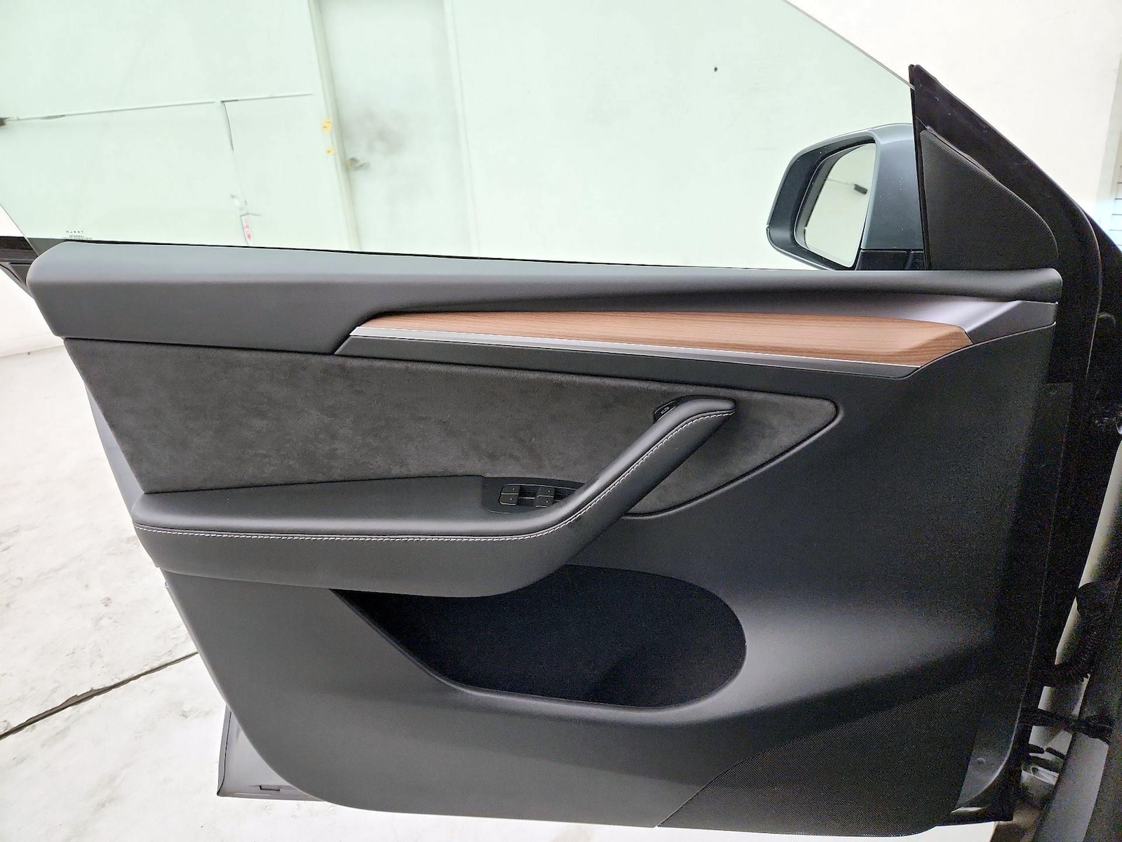 2024 Tesla Model Y Long Range - Photo 13