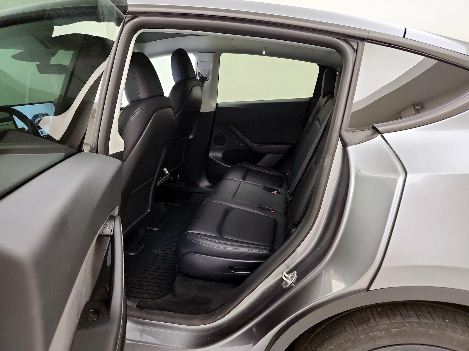 2024 Tesla Model Y Long Range - Photo 21