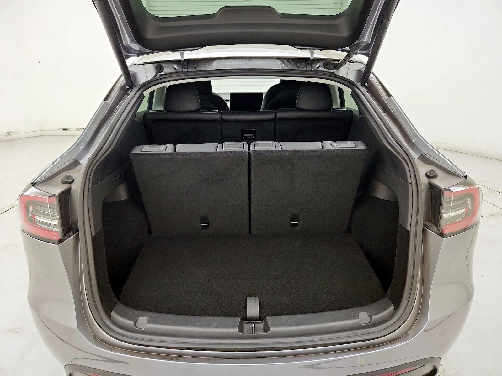 2024 Tesla Model Y Long Range - Photo 23