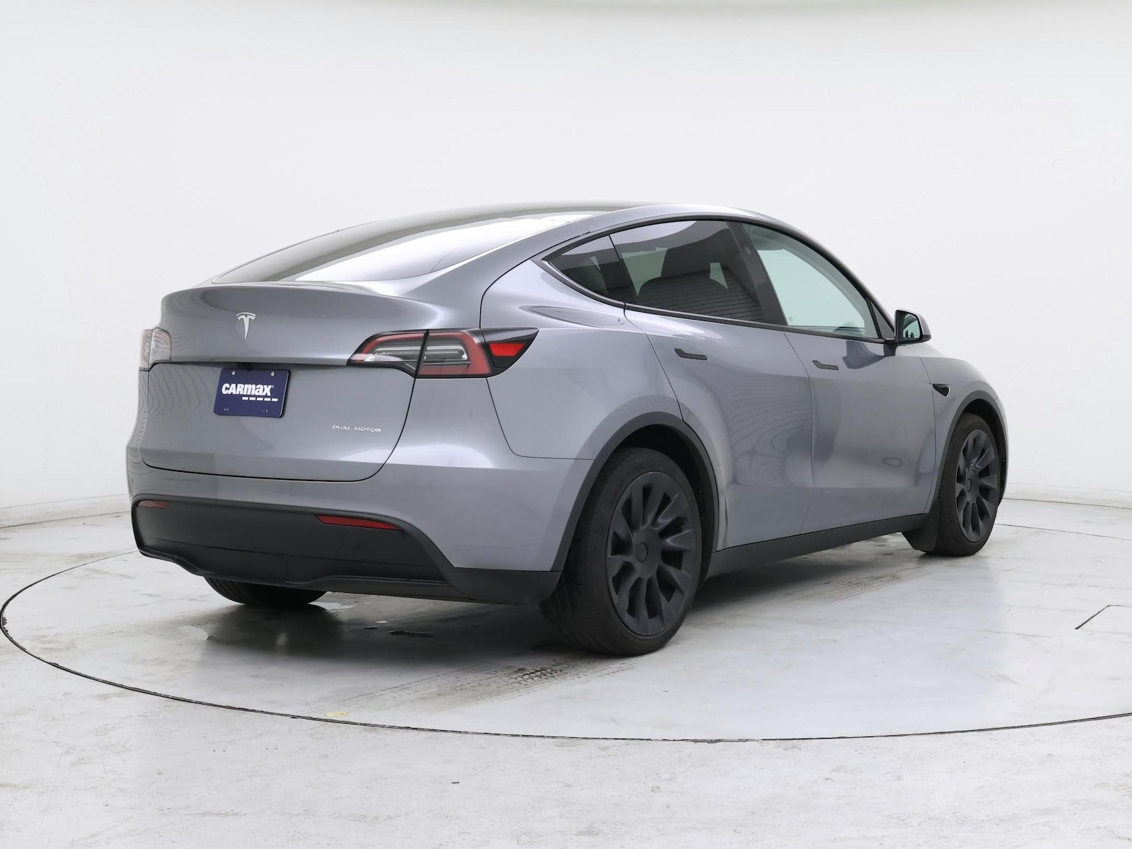 2024 Tesla Model Y Long Range - Photo 9