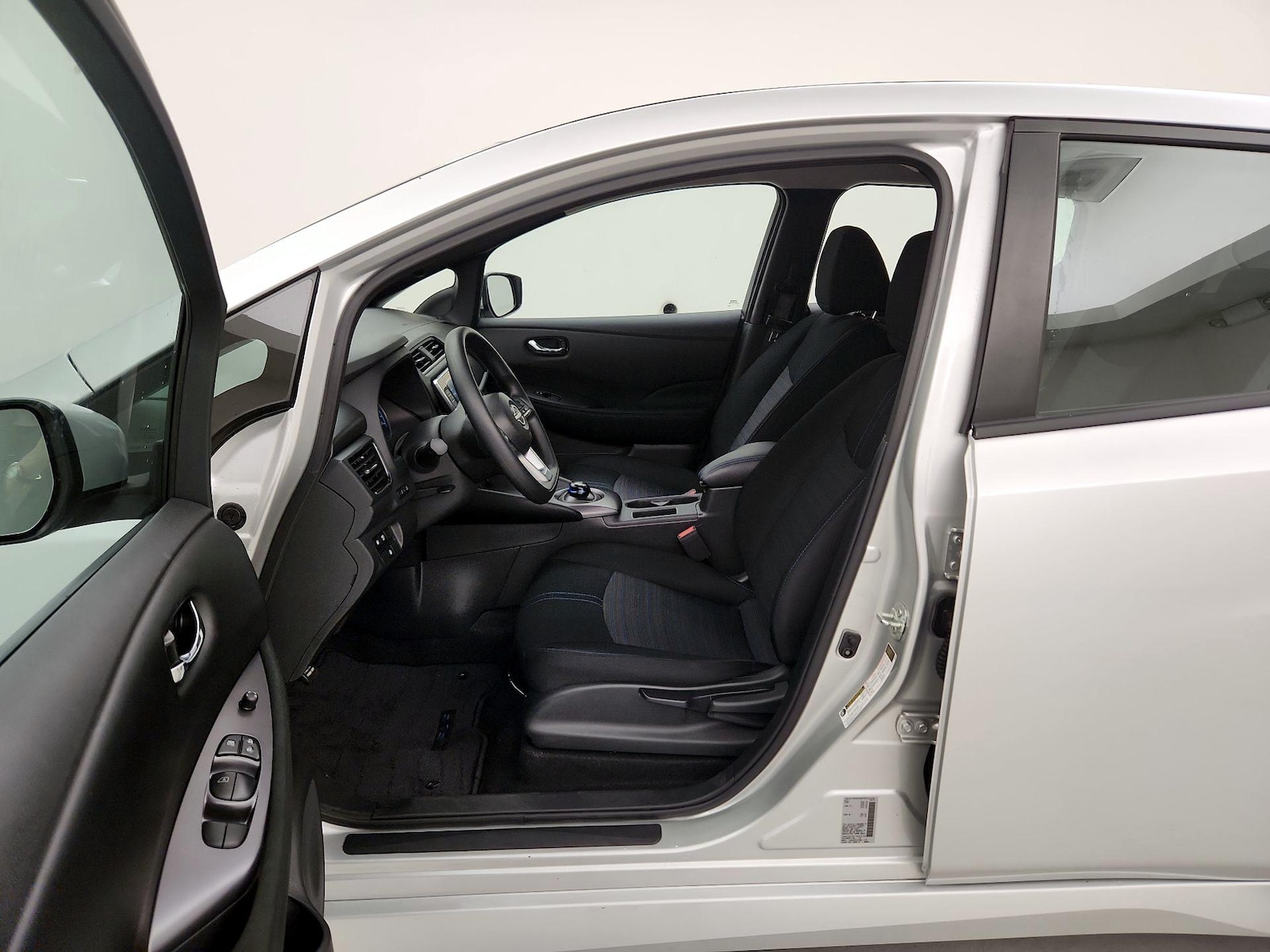 2025 Nissan Leaf S - Photo 12