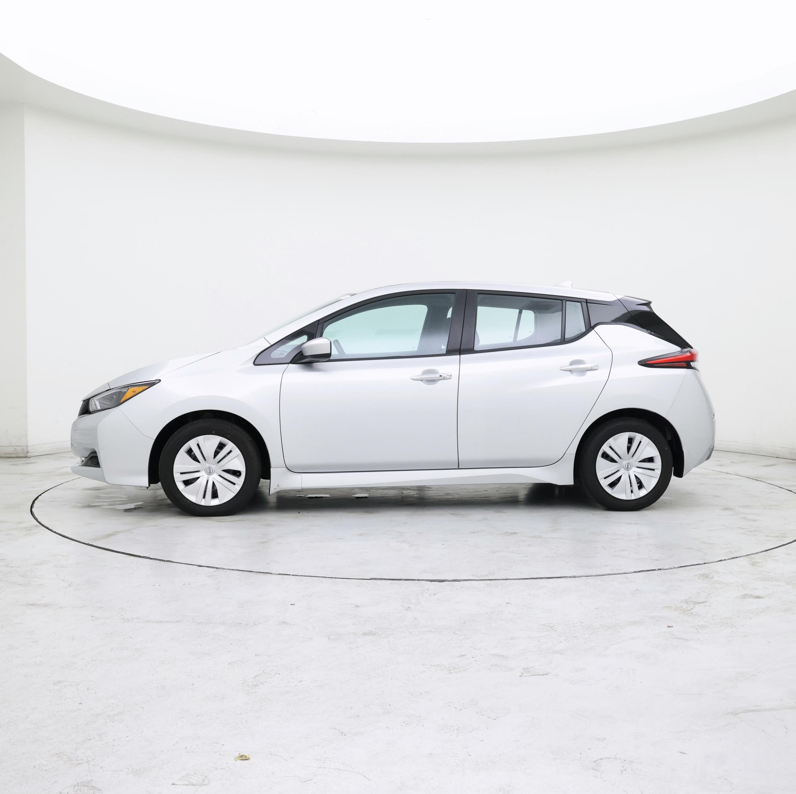 Thumbnail: 2025 Nissan Leaf - 3