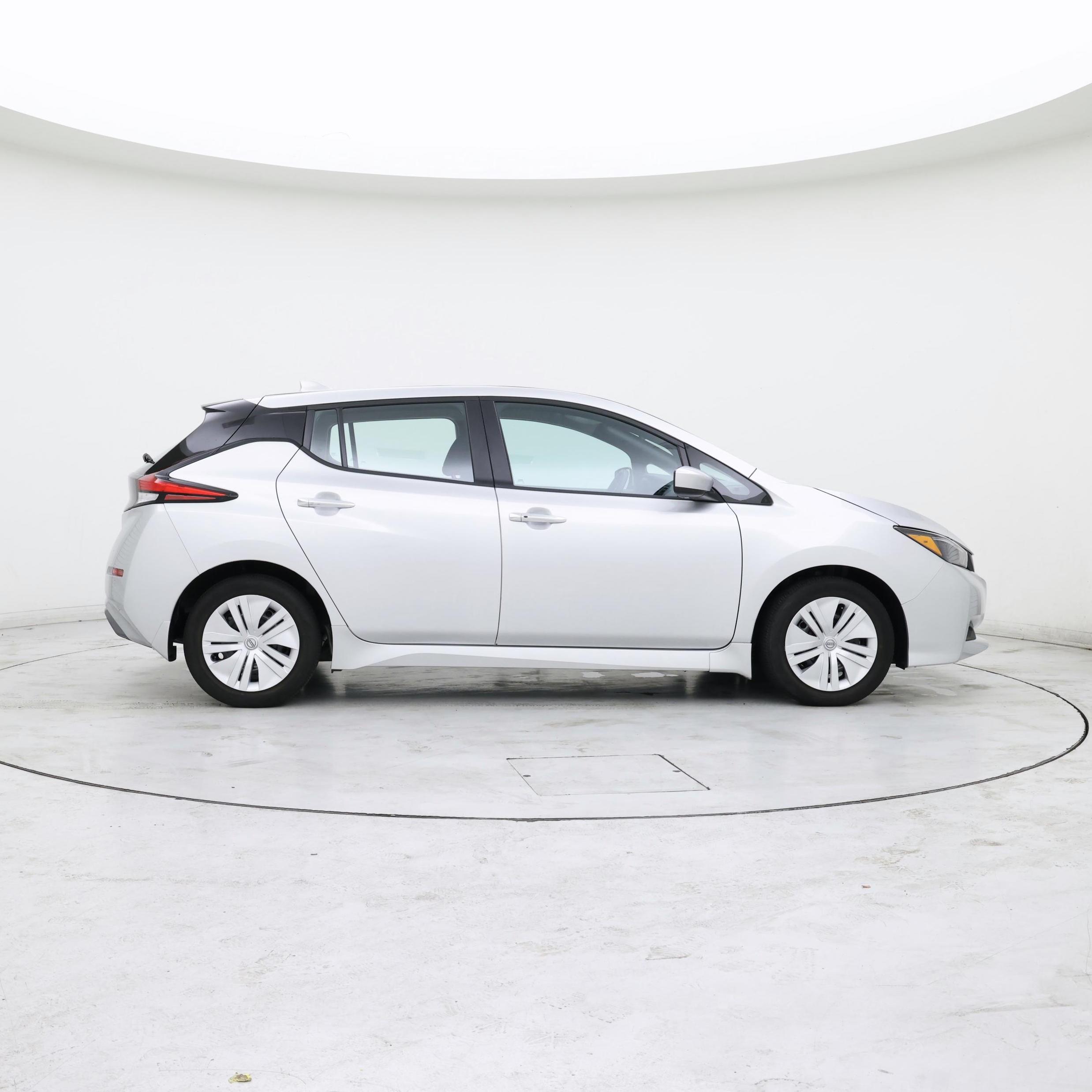 Thumbnail: 2025 Nissan Leaf - 7