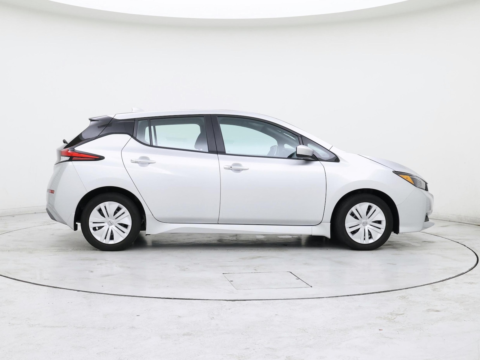 2025 Nissan Leaf S - Photo 8