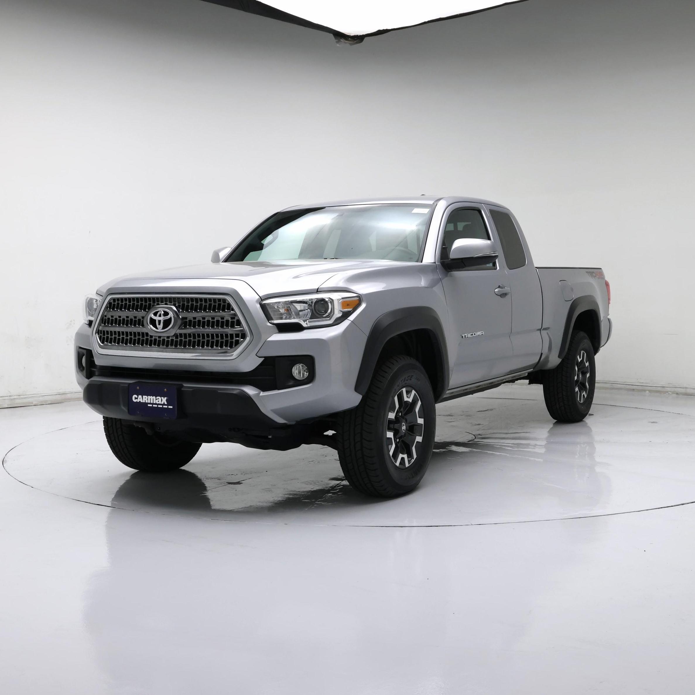 Thumbnail: 2017 Toyota Tacoma - 4