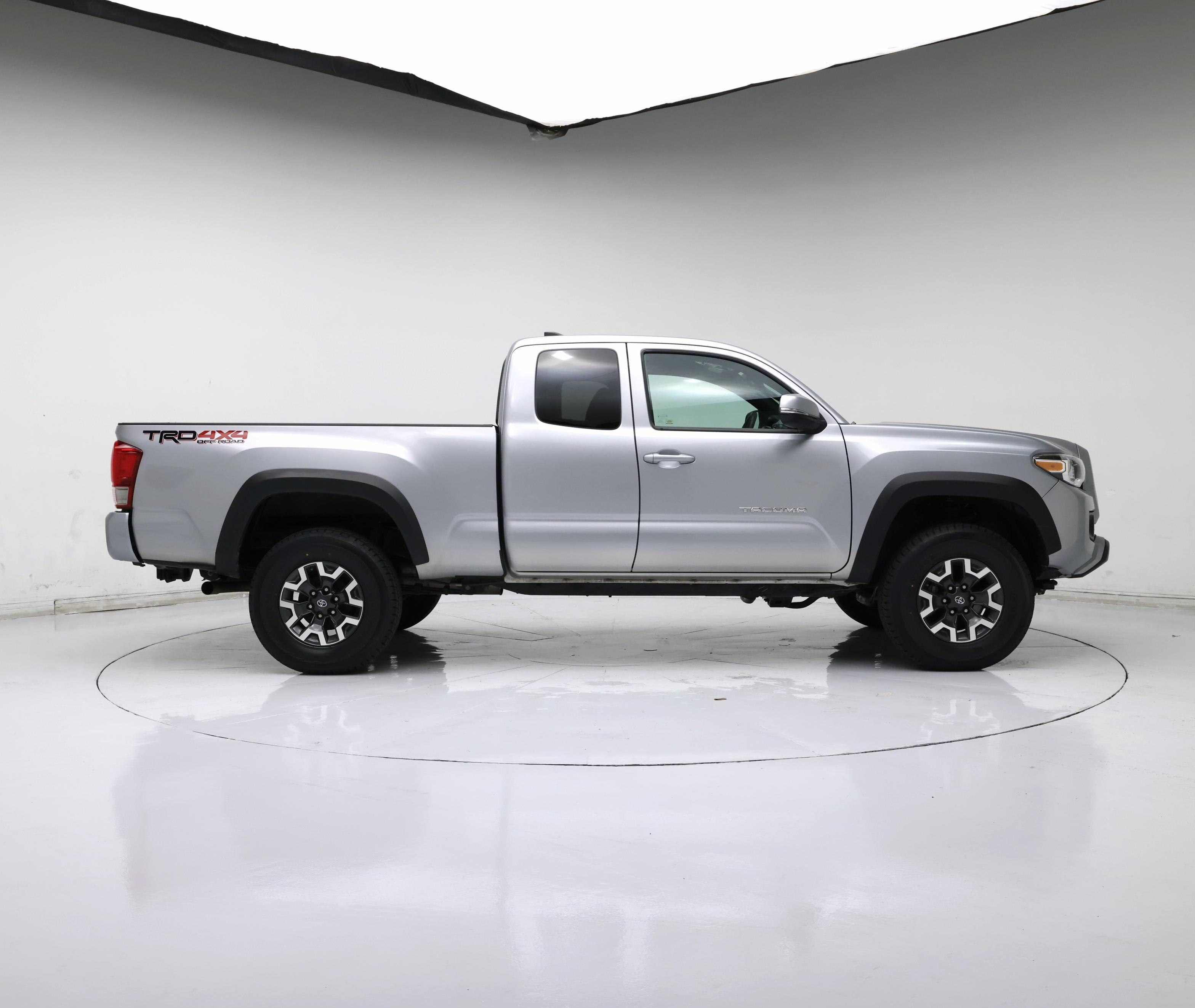 Thumbnail: 2017 Toyota Tacoma - 7