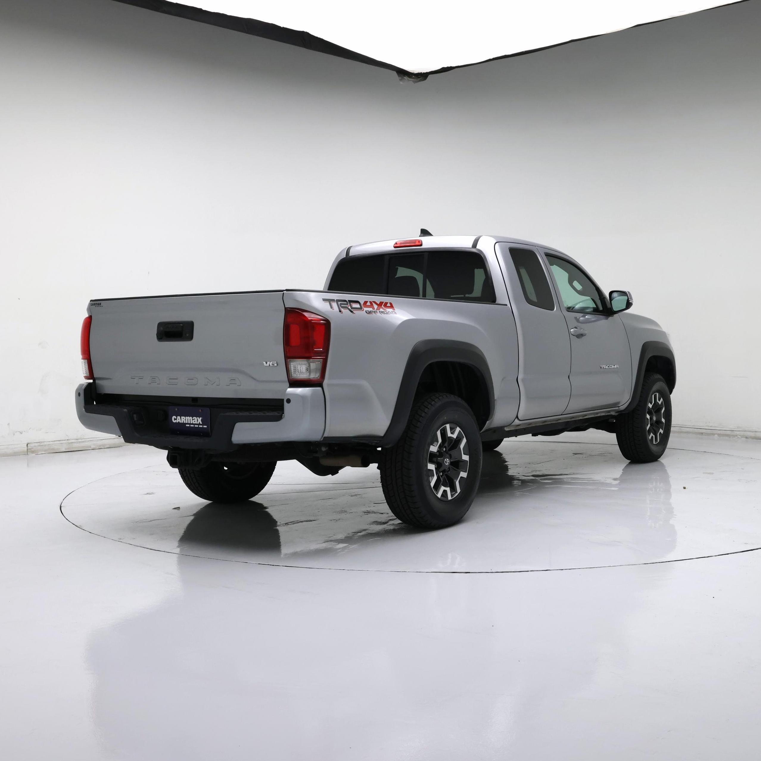 Thumbnail: 2017 Toyota Tacoma - 8