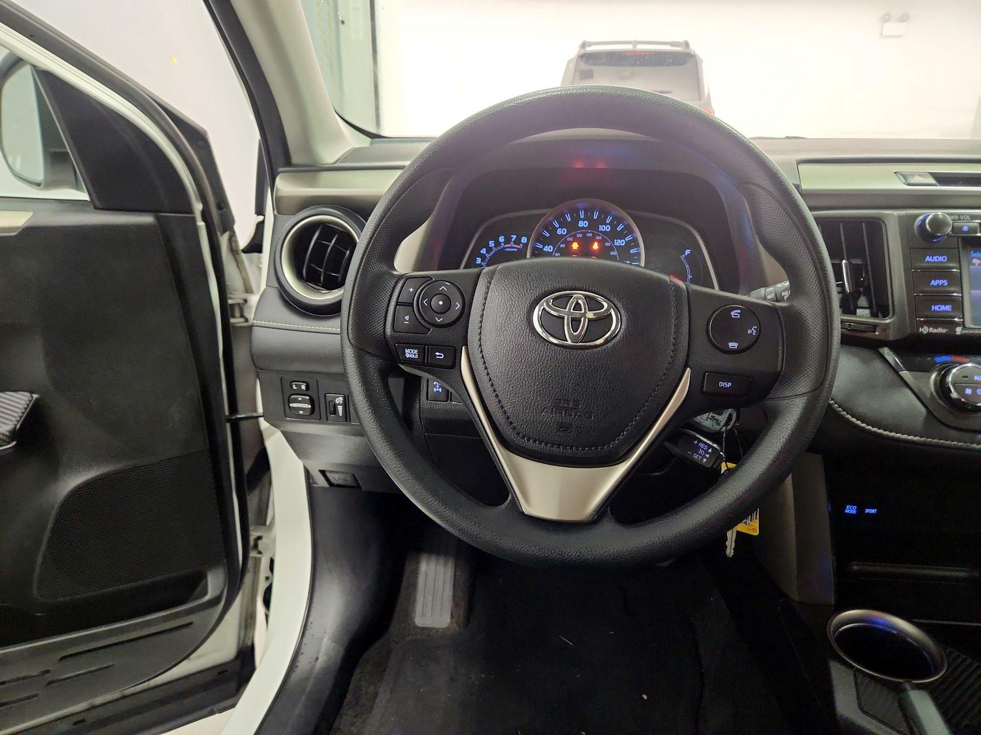 Thumbnail: 2015 Toyota RAV4 - 10