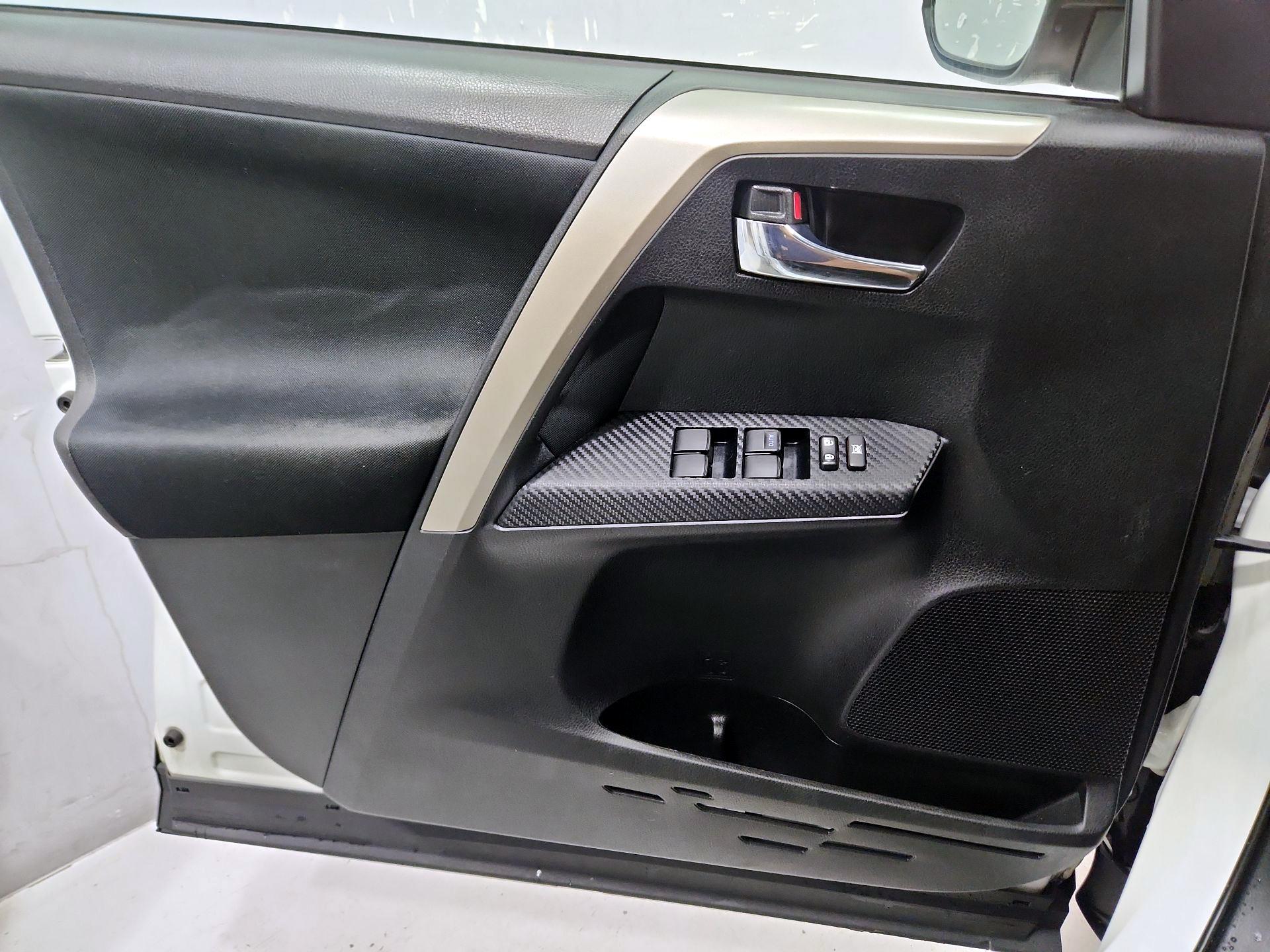 Thumbnail: 2015 Toyota RAV4 - 12